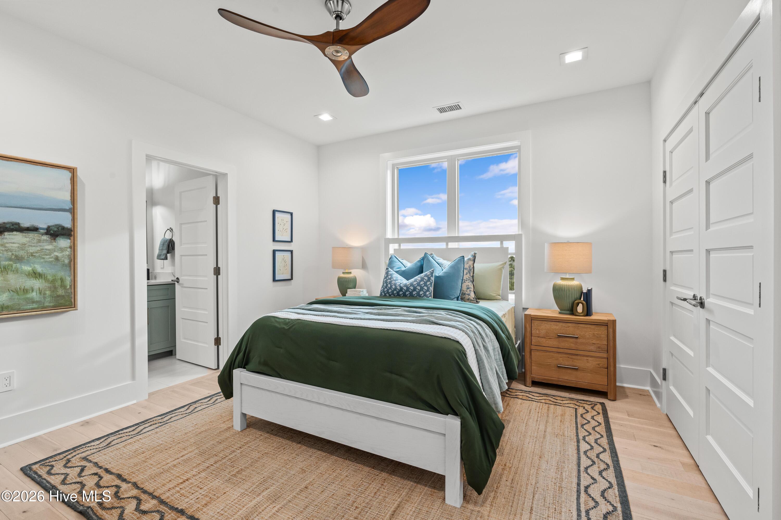 100558368 | Photo 41