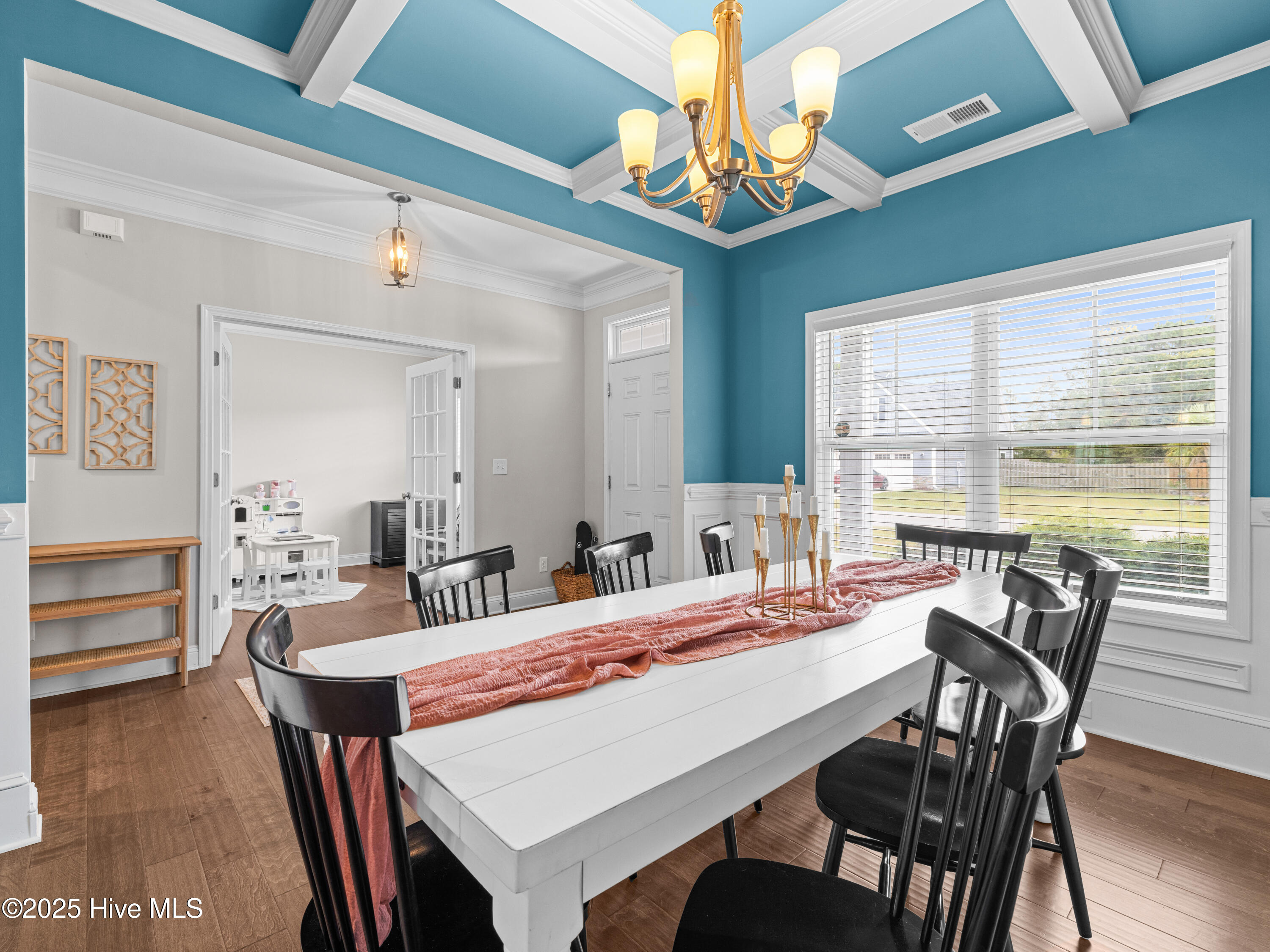 100535765 | Photo 13