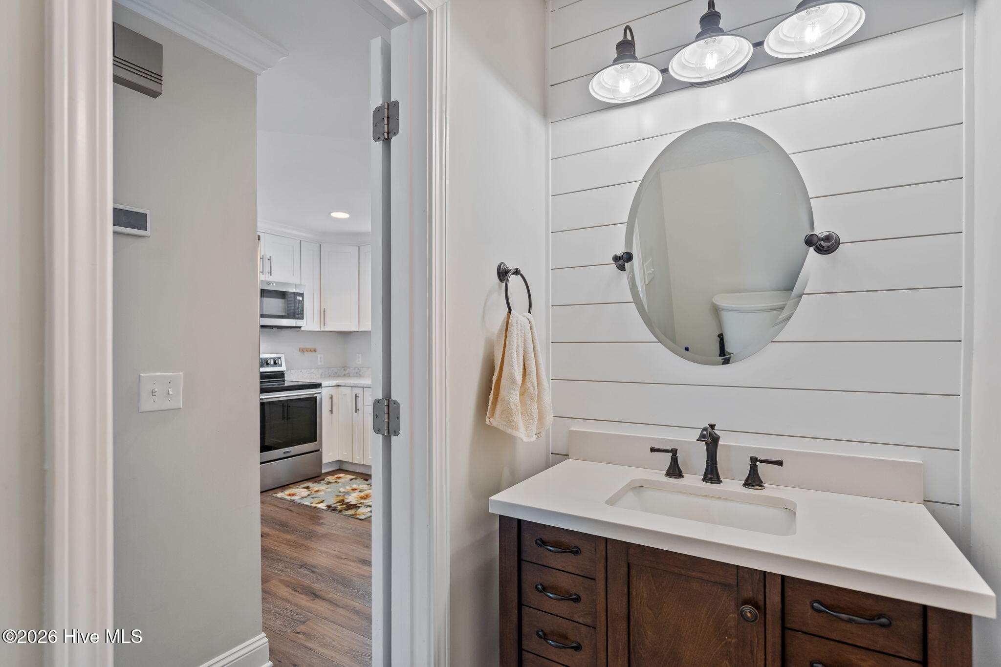 100558103 | Photo 22