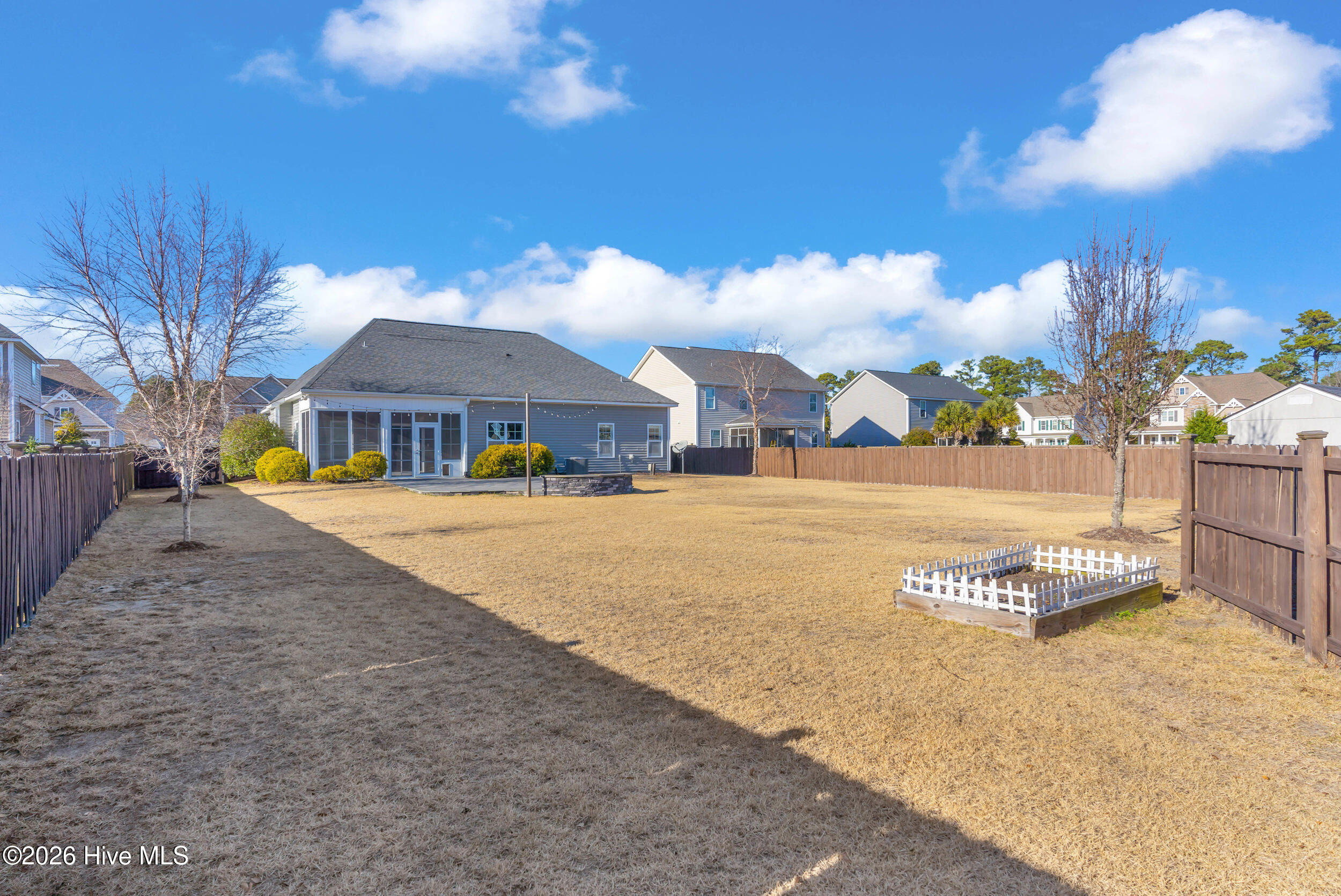 100551592 | Photo 35