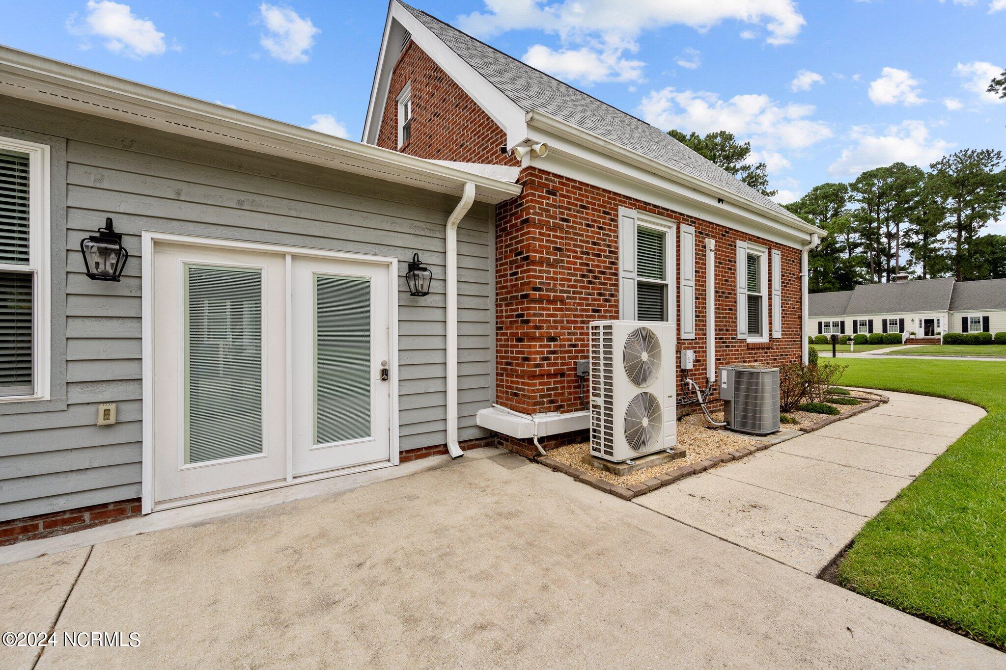 100528351 | Photo 70