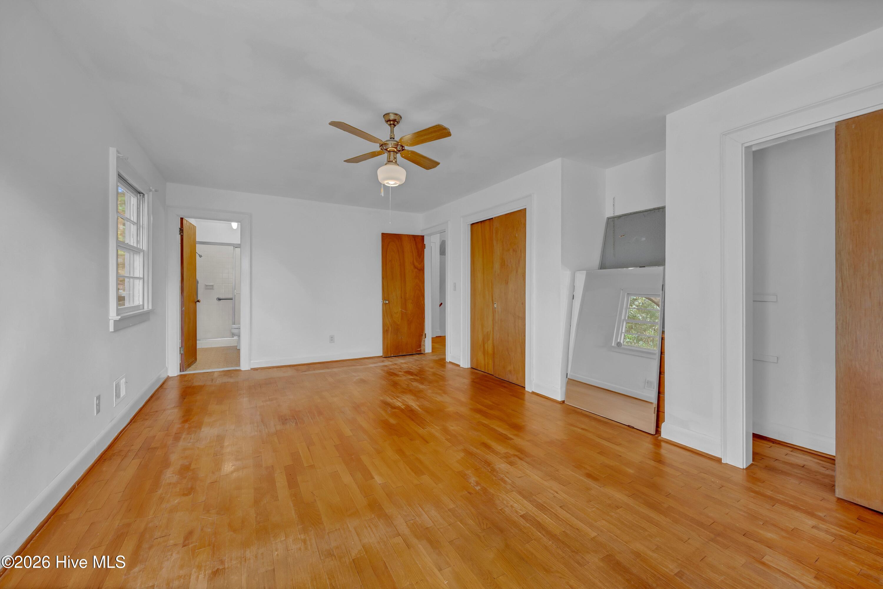 100560709 | Photo 16