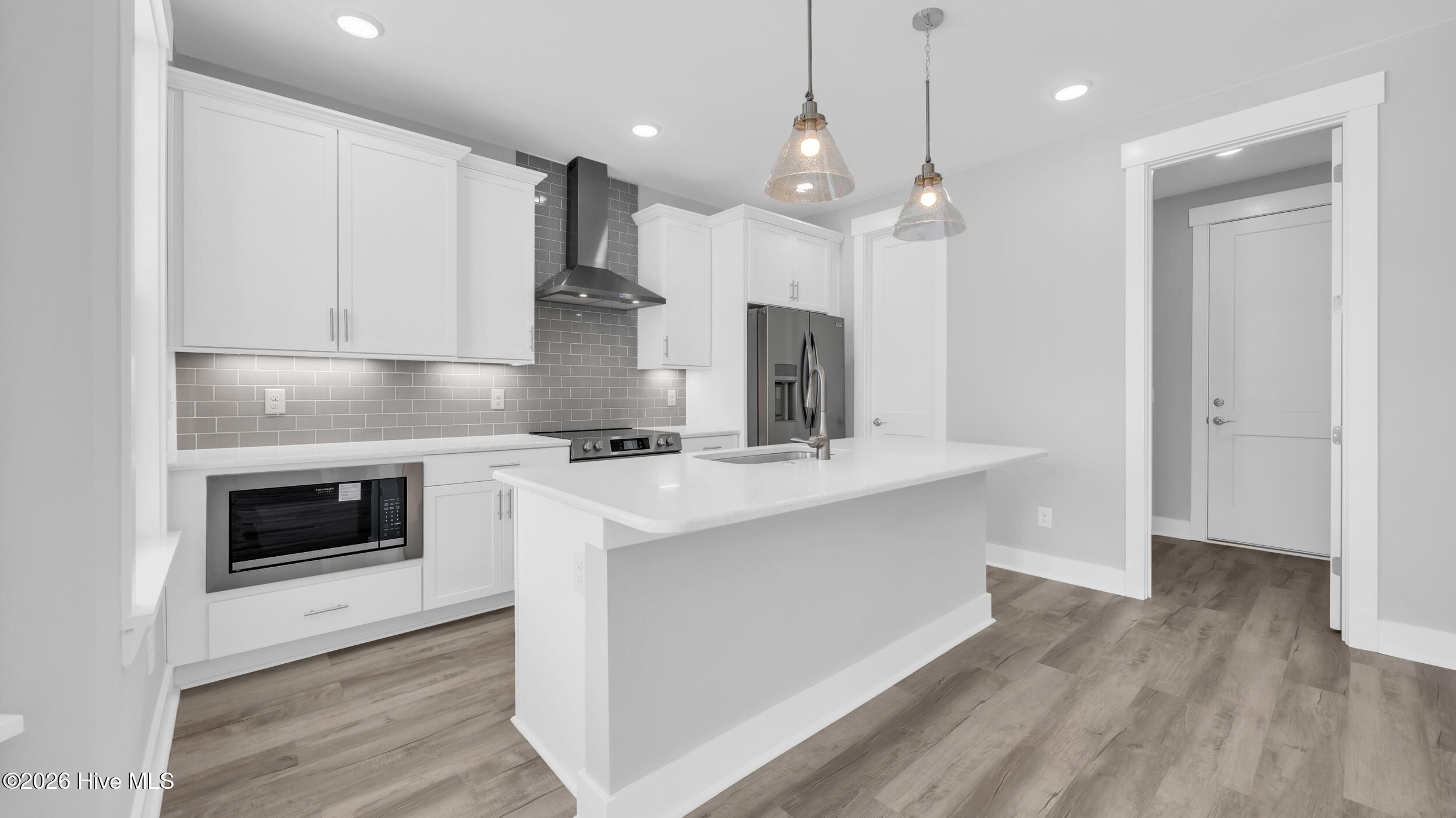 100549844 | Photo 20