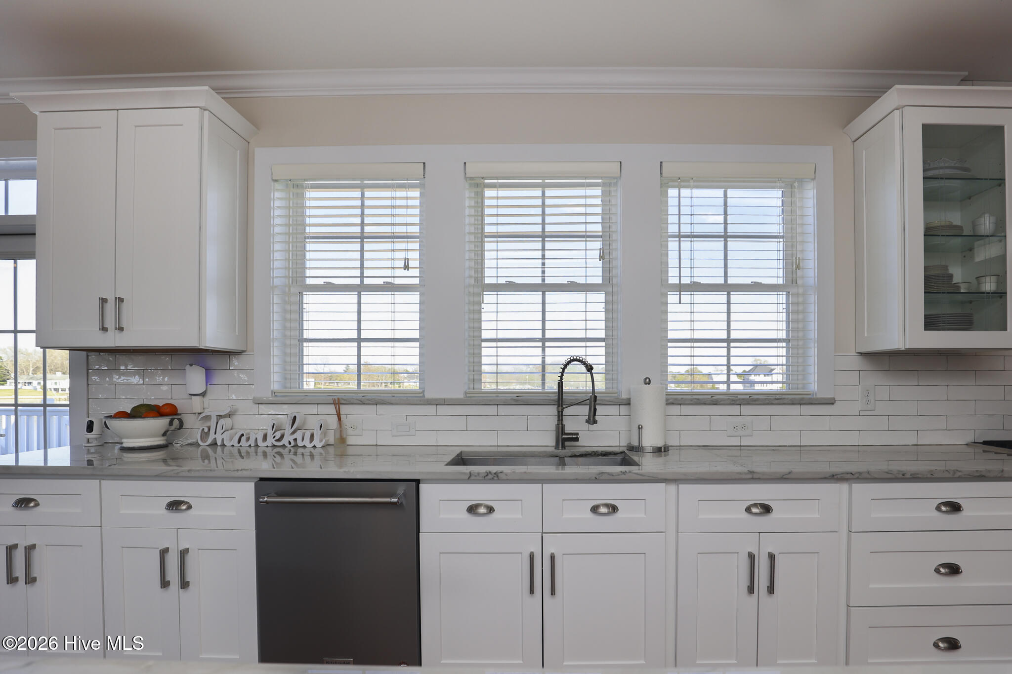 100564297 | Photo 14