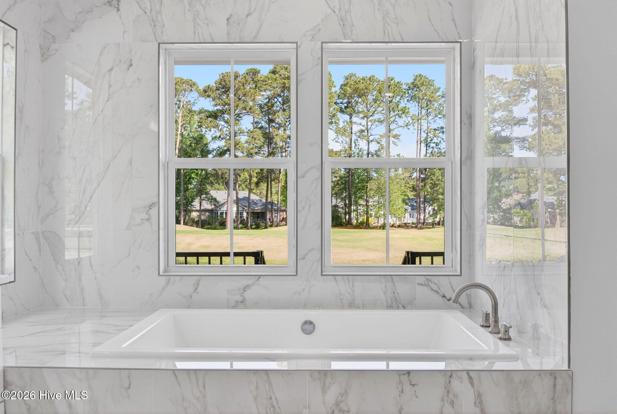 100568512 | Photo 36