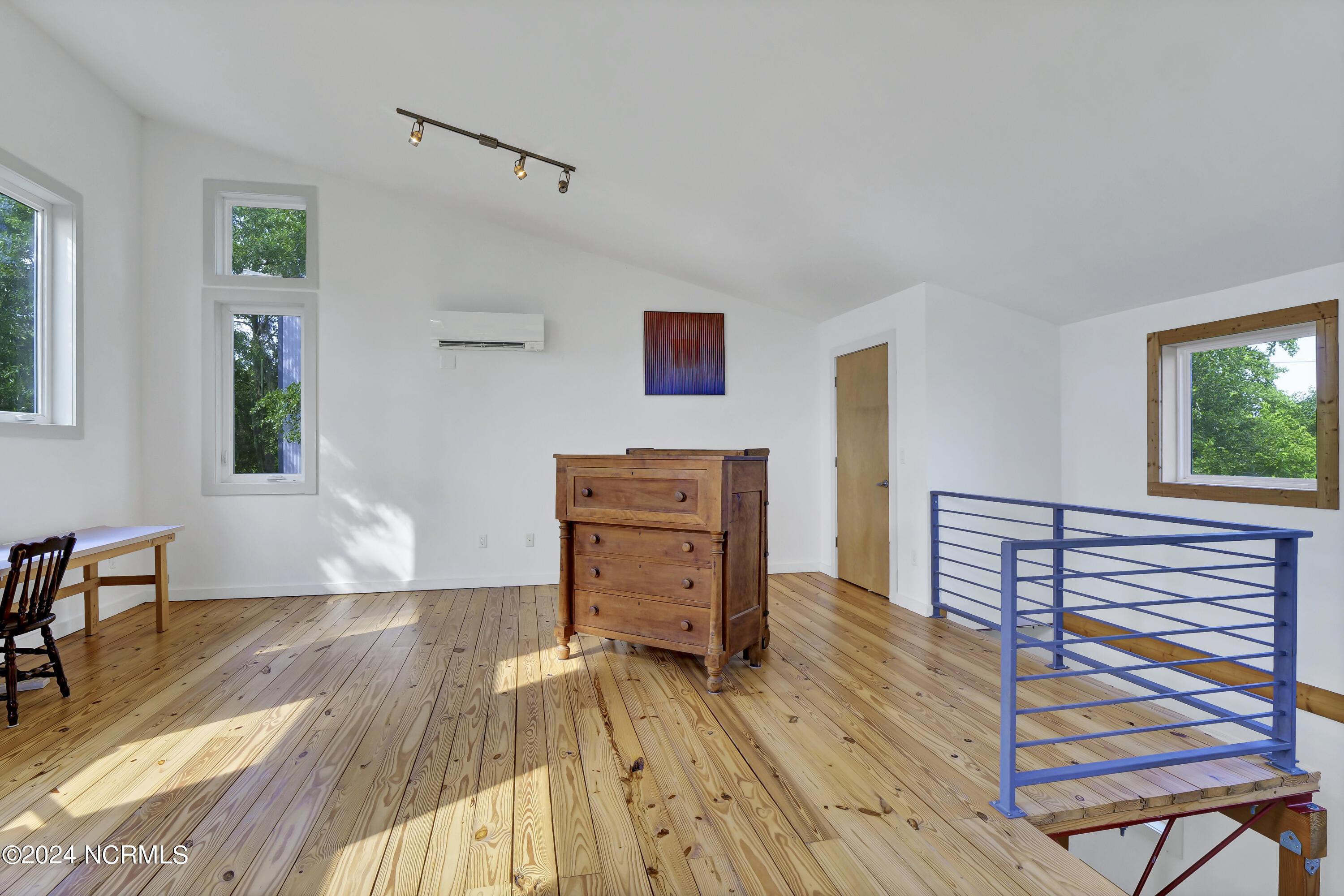 100552771 | Photo 39