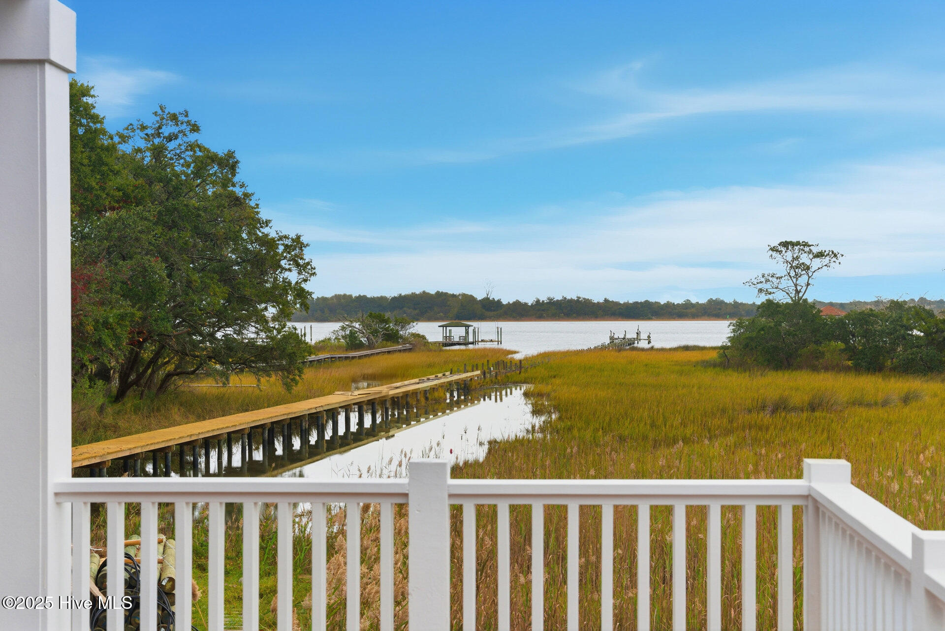 100540114 | Photo 70