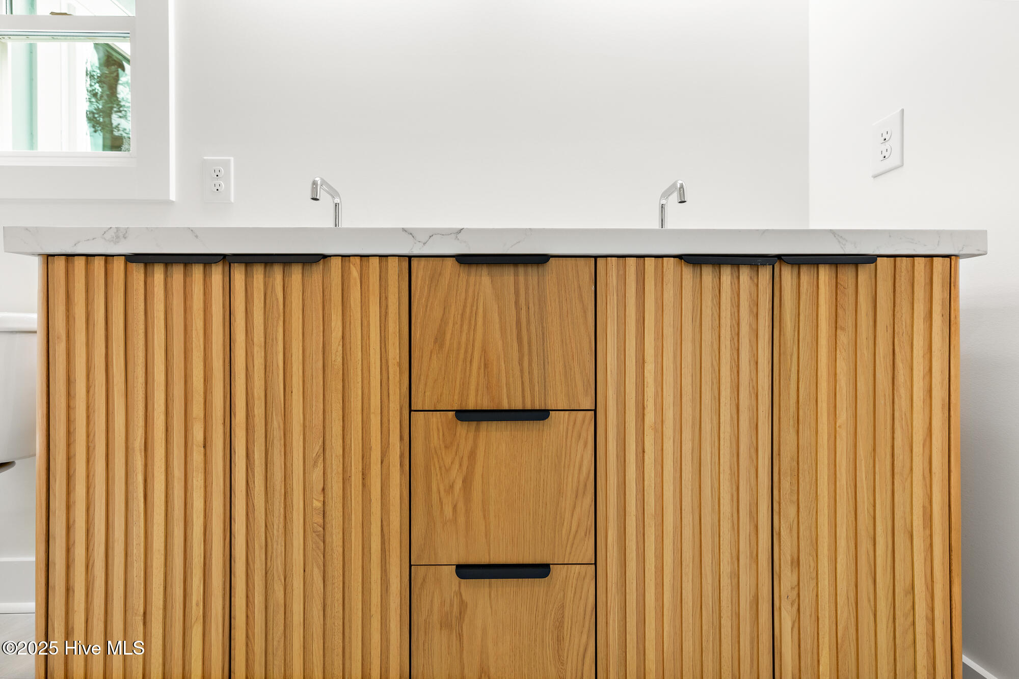 100514744 | Photo 49