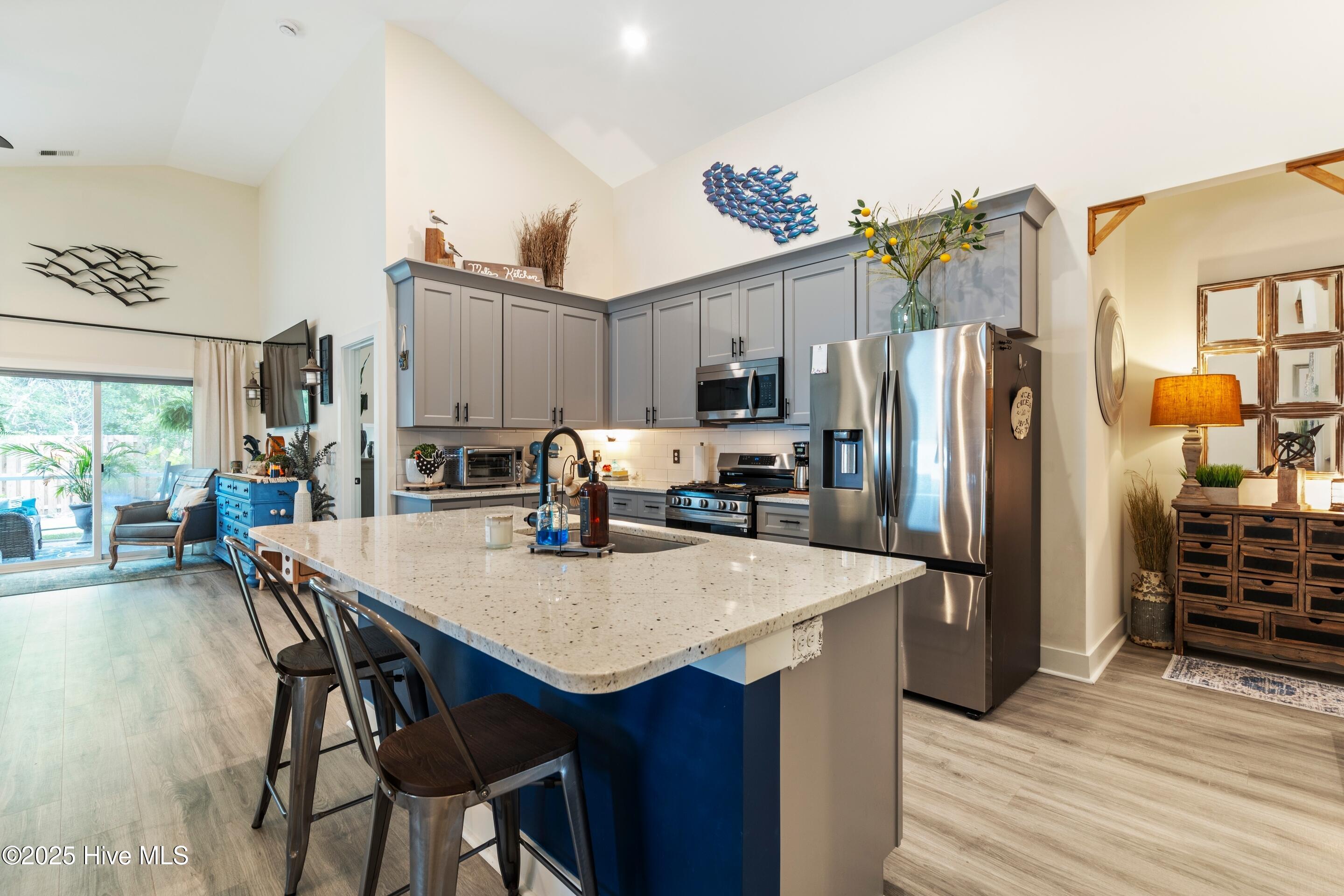 100525956 | Photo 24