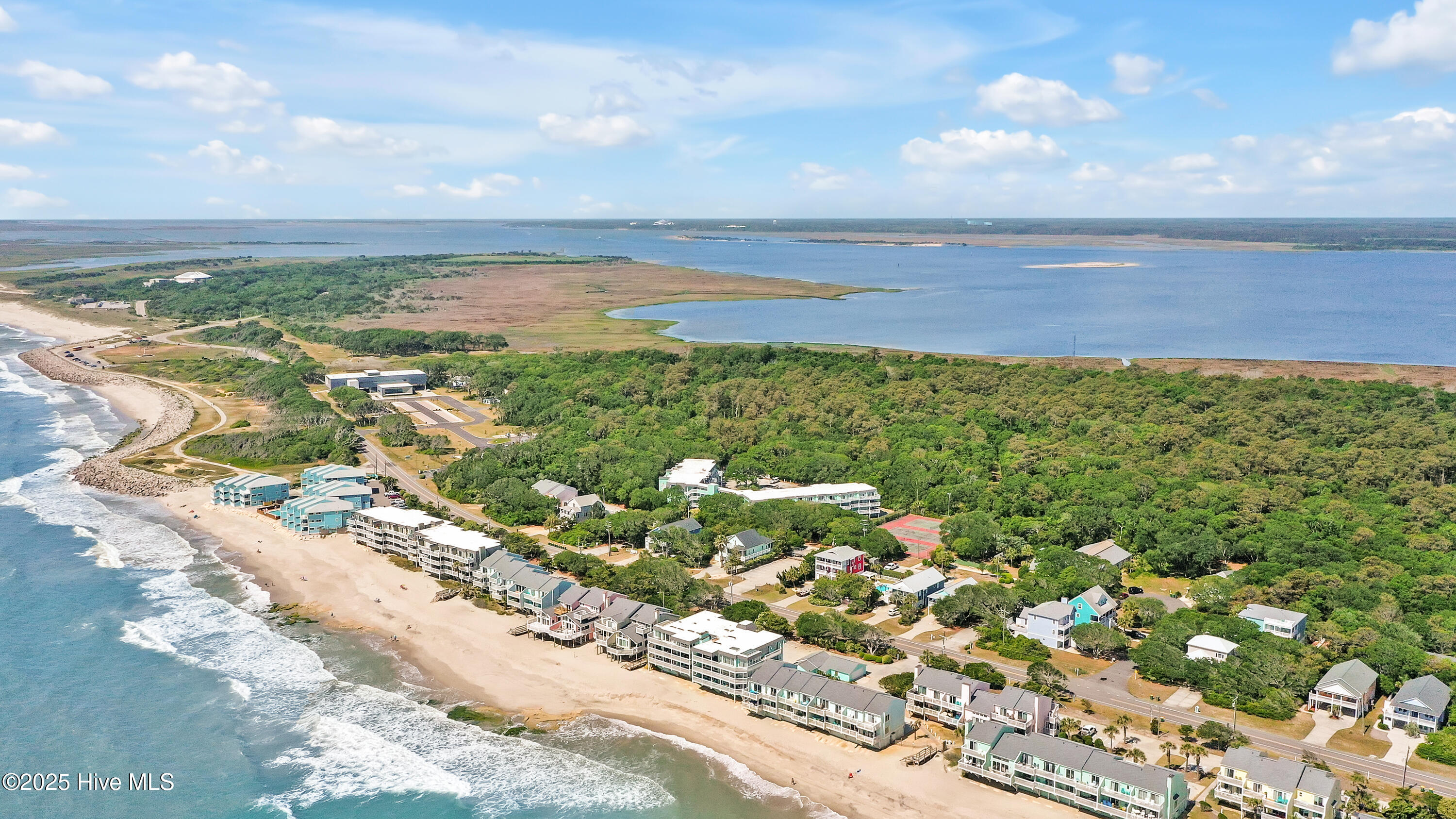 100506077 | Photo 46