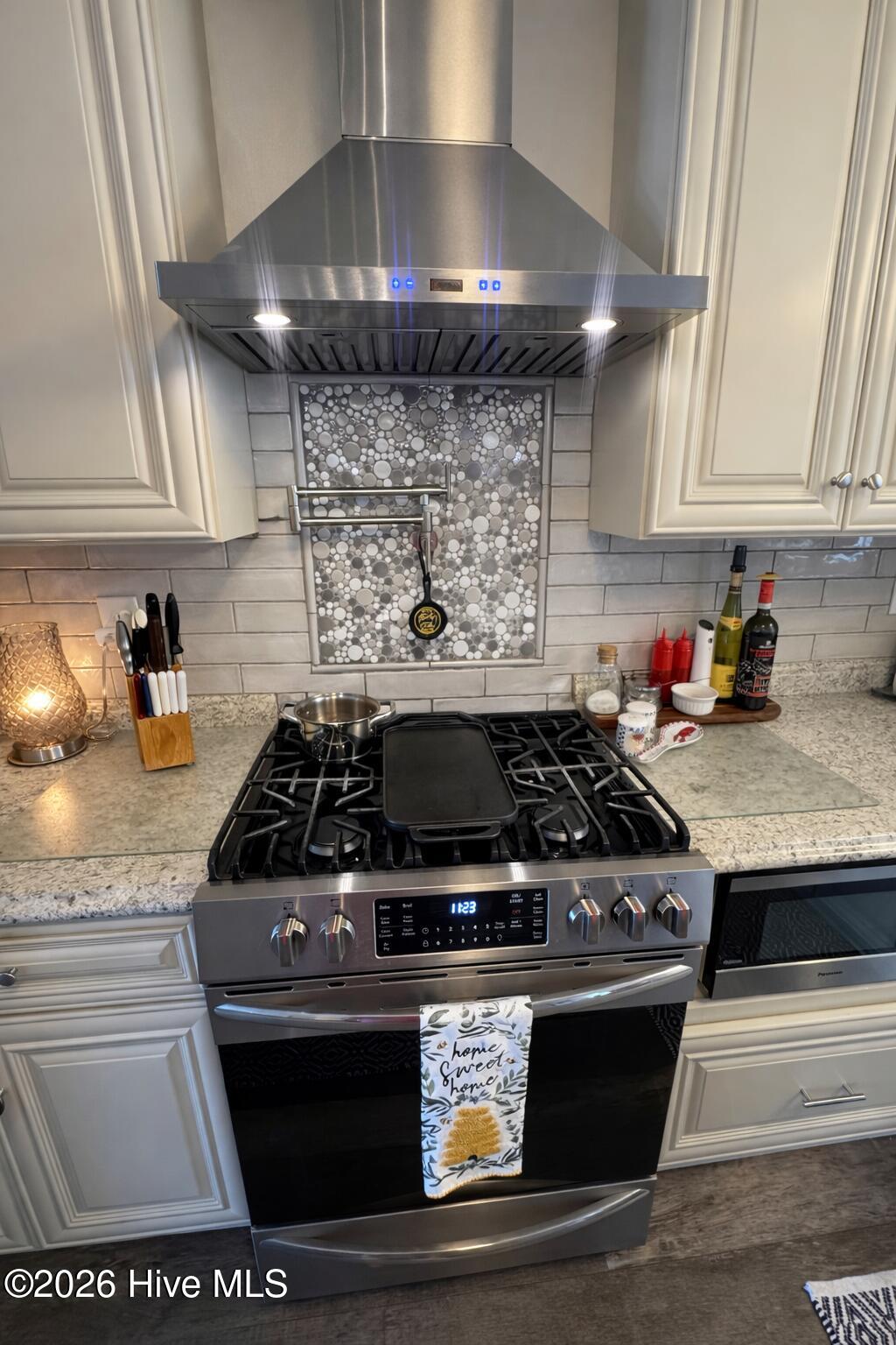 100560834 | Photo 18