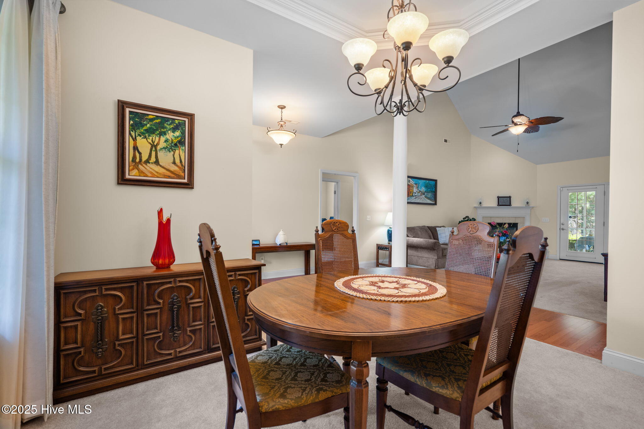 100525755 | Photo 12