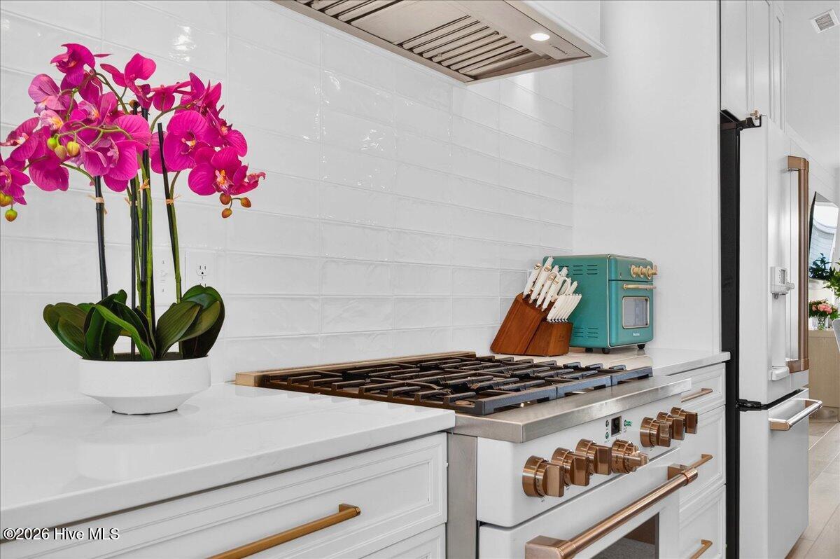 100543299 | Photo 64