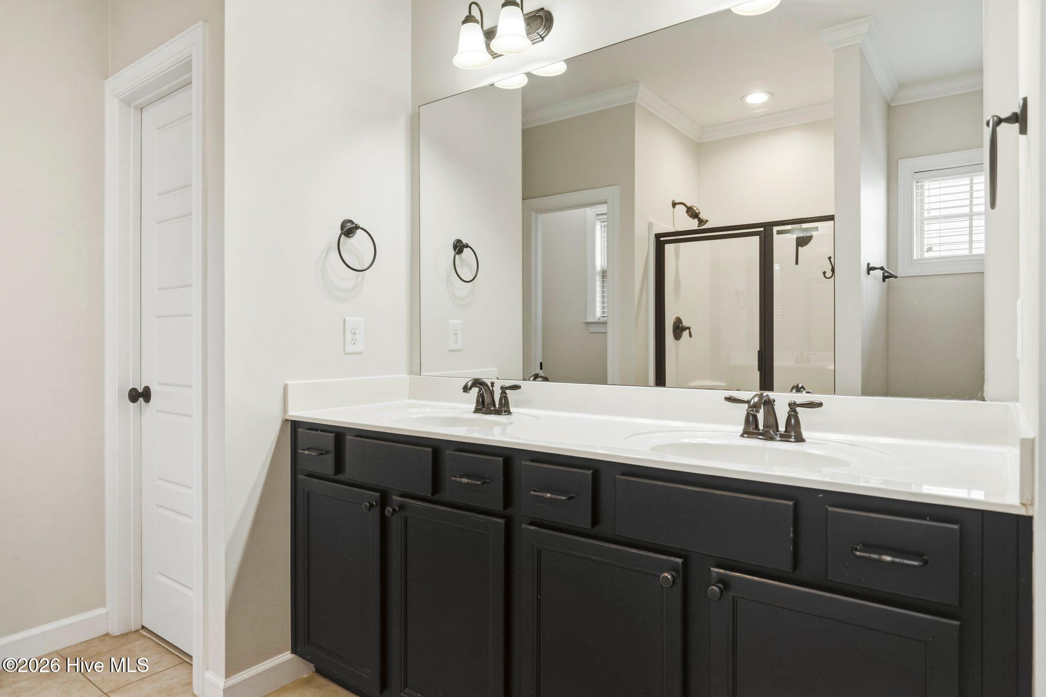 100562110 | Photo 29