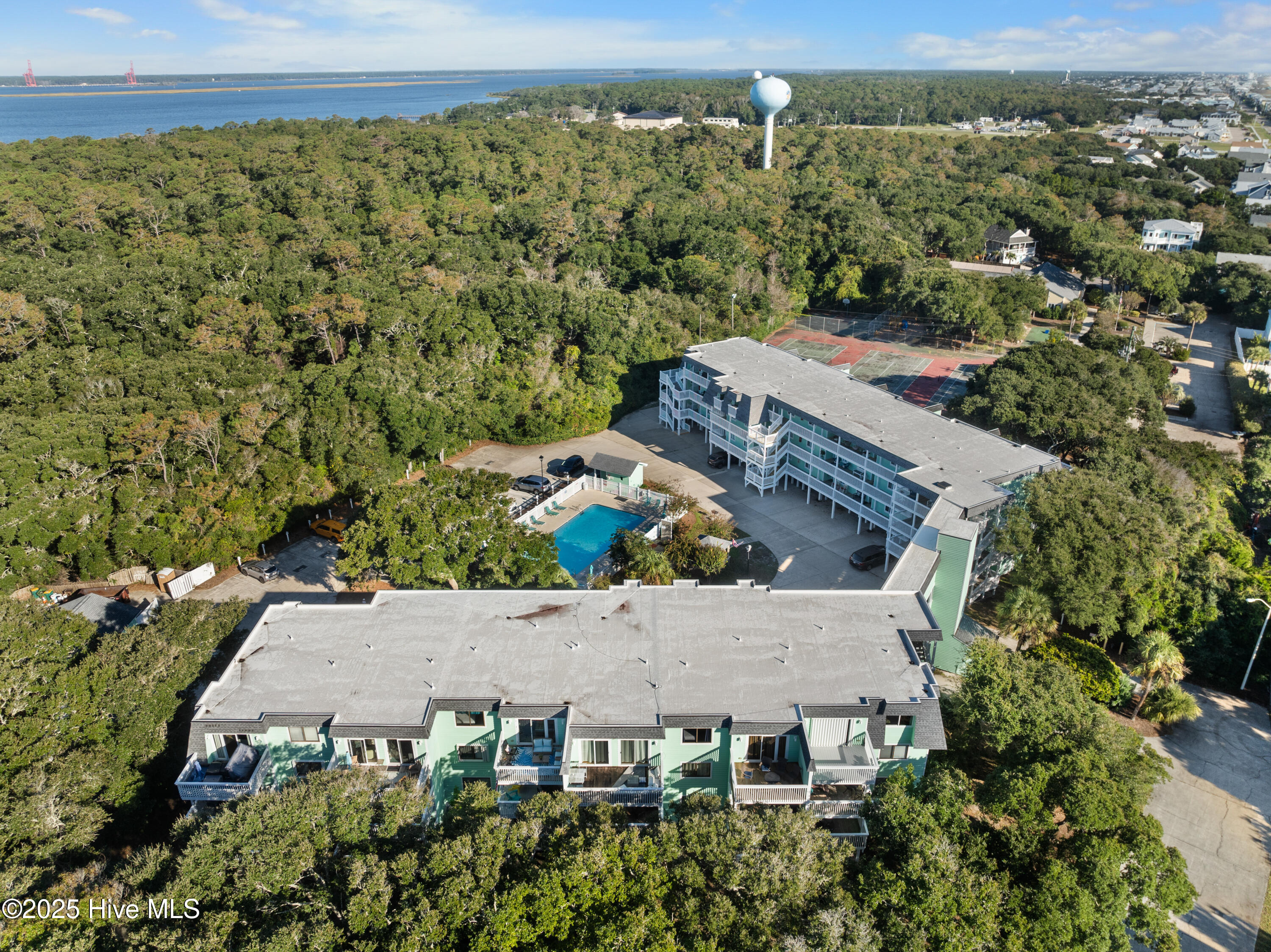 100562977 | Photo 64