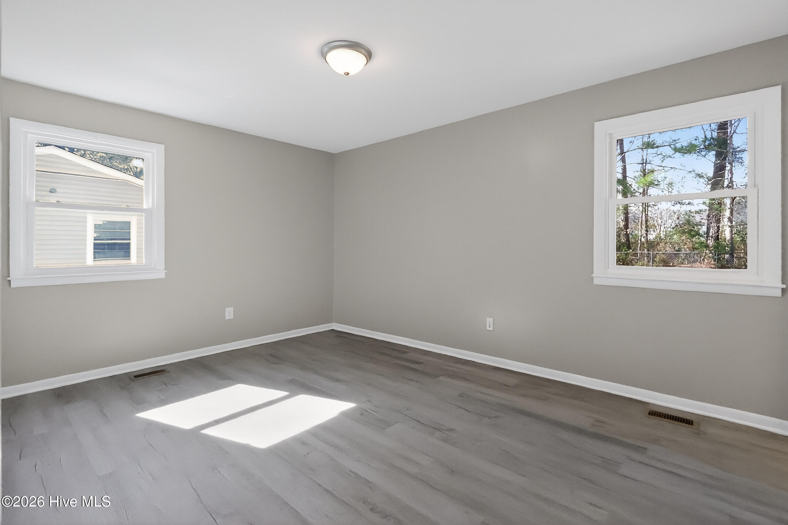 100557276 | Photo 13