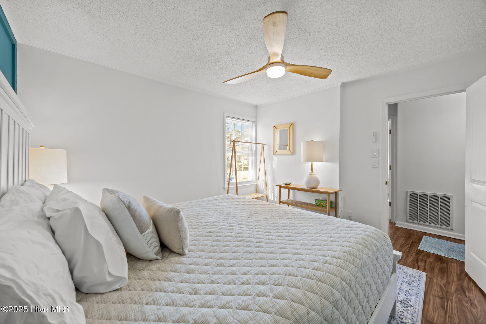 100545824 | Photo 20