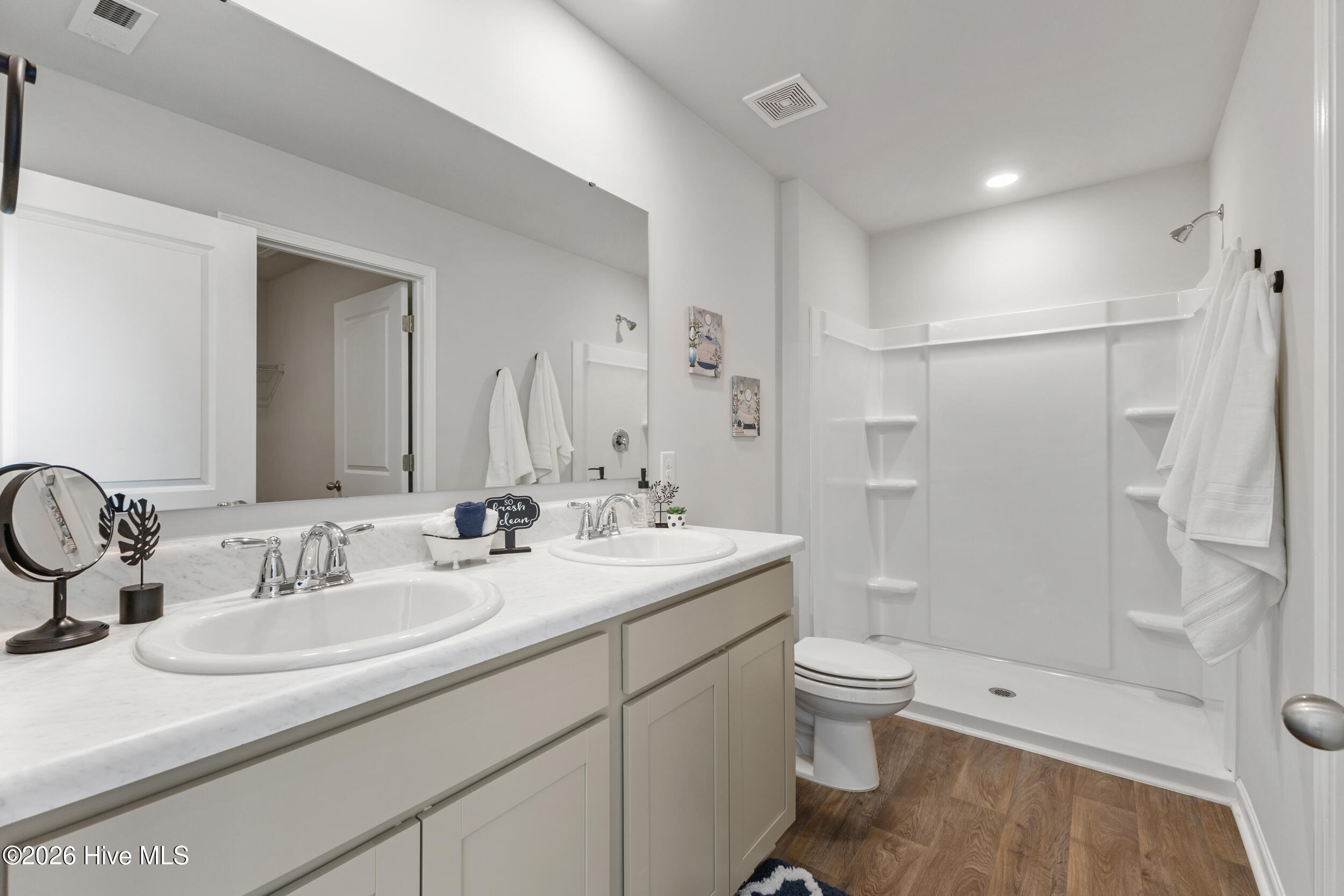 100547878 | Photo 15