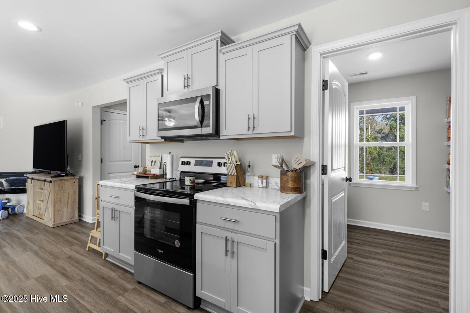 100542191 | Photo 14