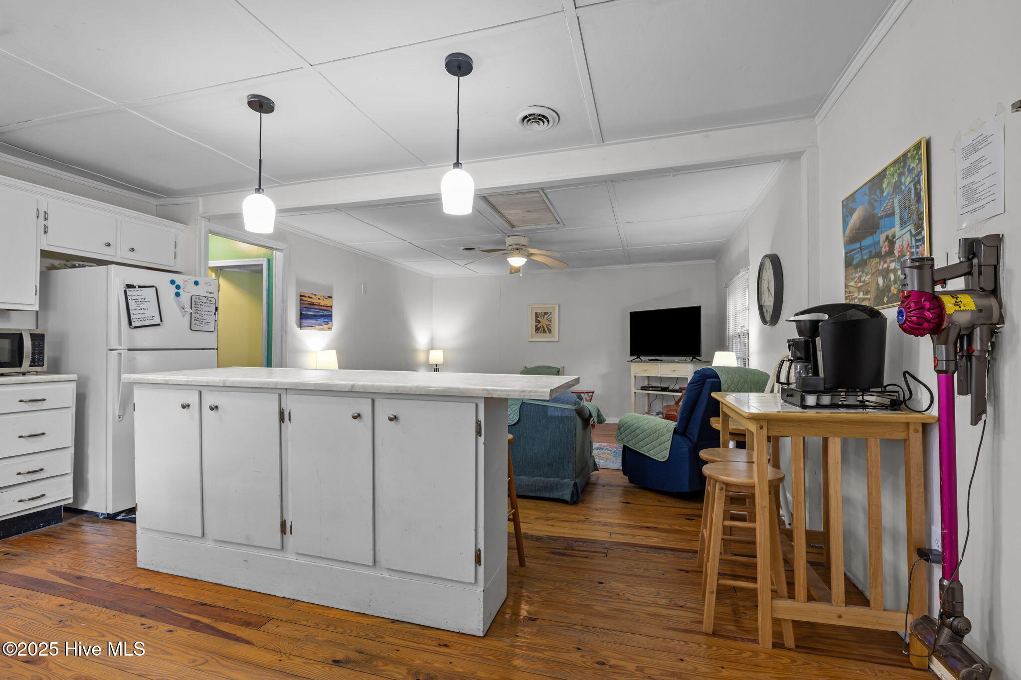 100535776 | Photo 19