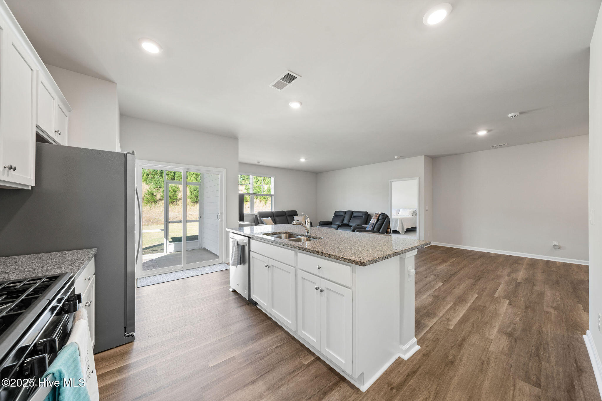 100539912 | Photo 22