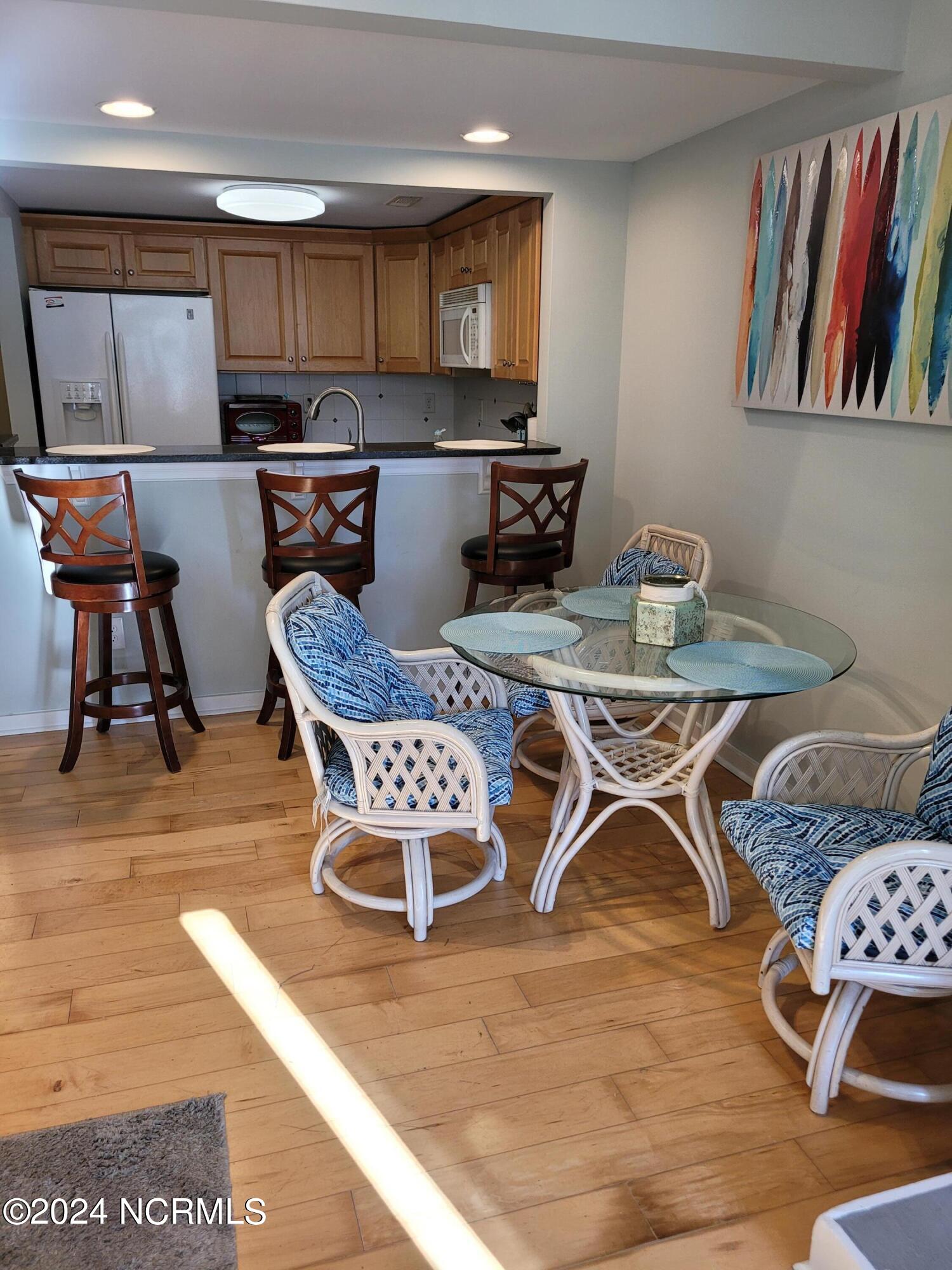 100565736 | Photo 22