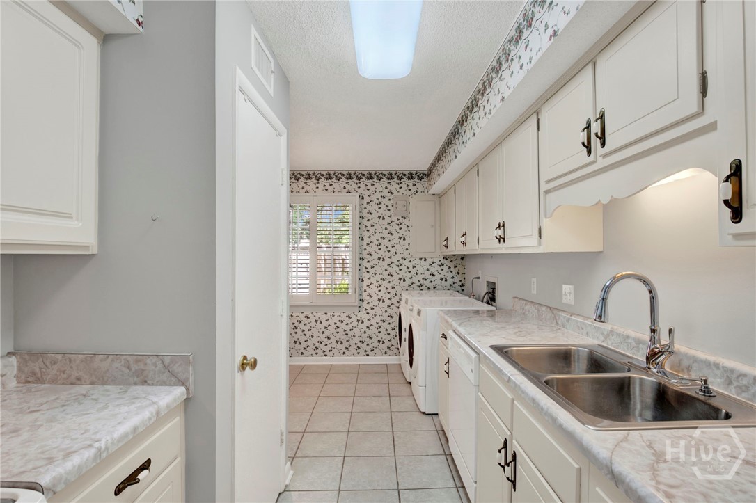 455 Mall Boulevard 6