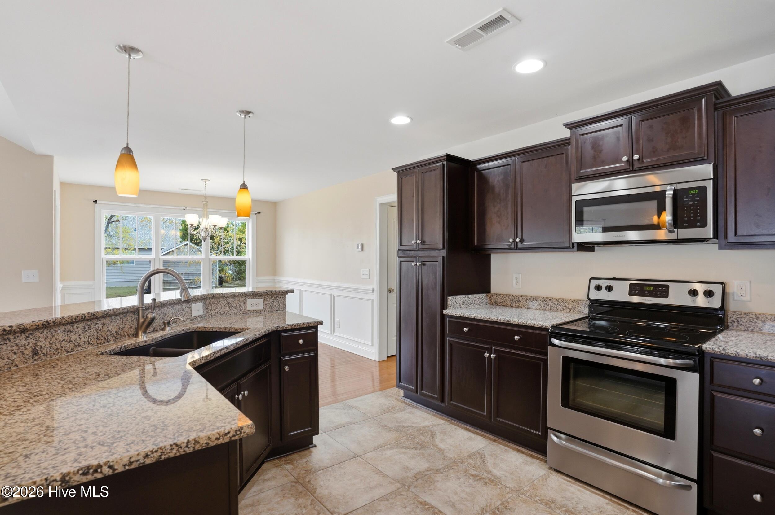 100564598 | Photo 10