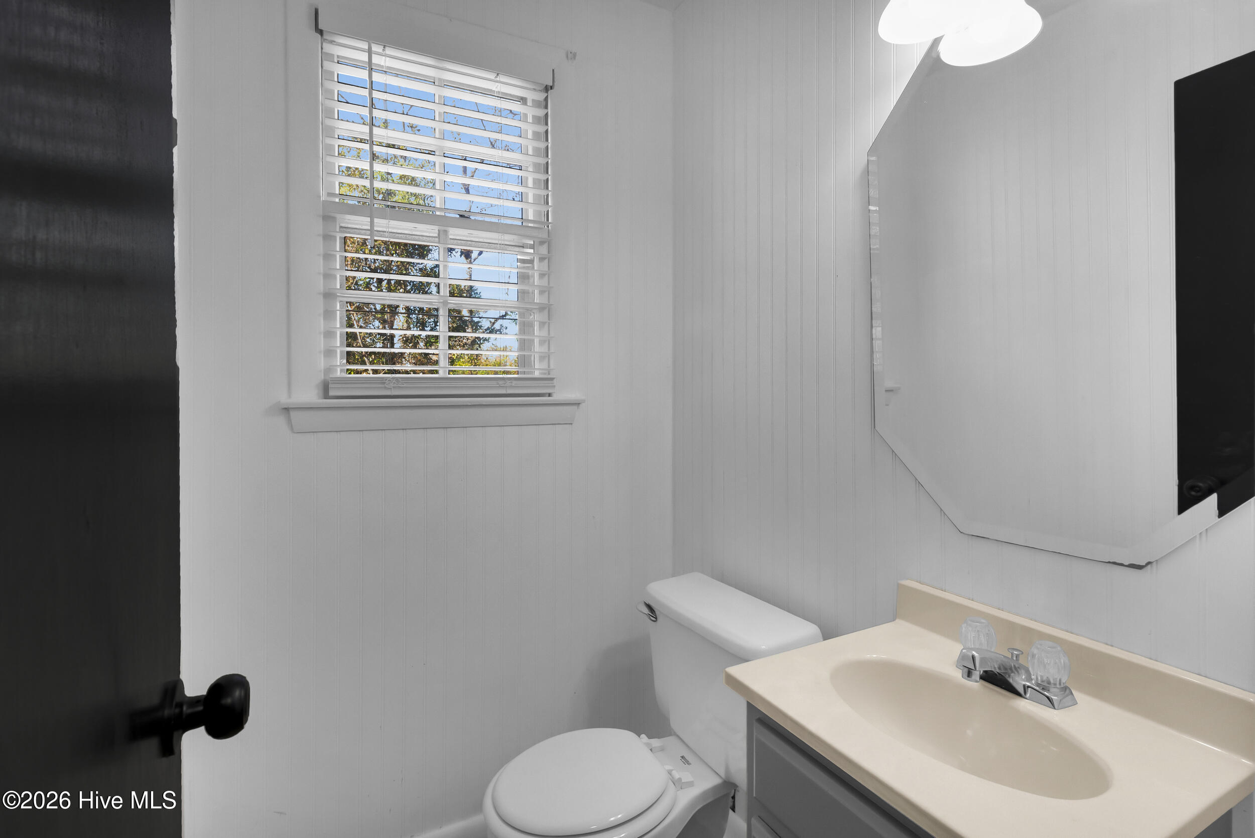 100547330 | Photo 13