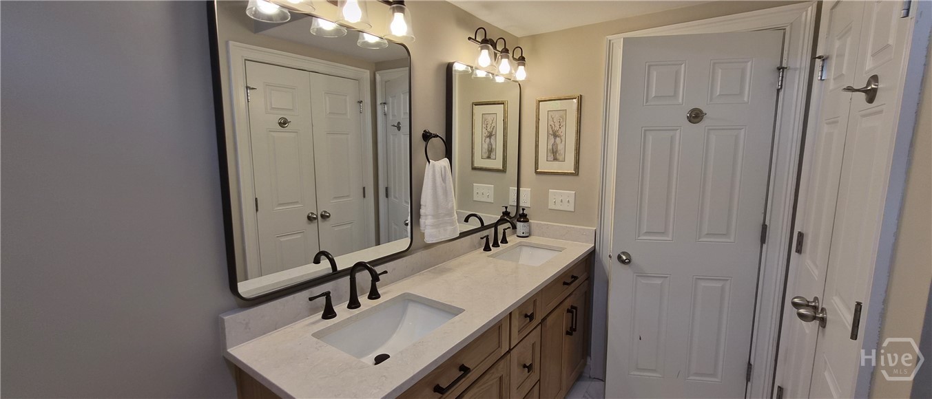 Bathroom 4 (Terrace Bathroom)