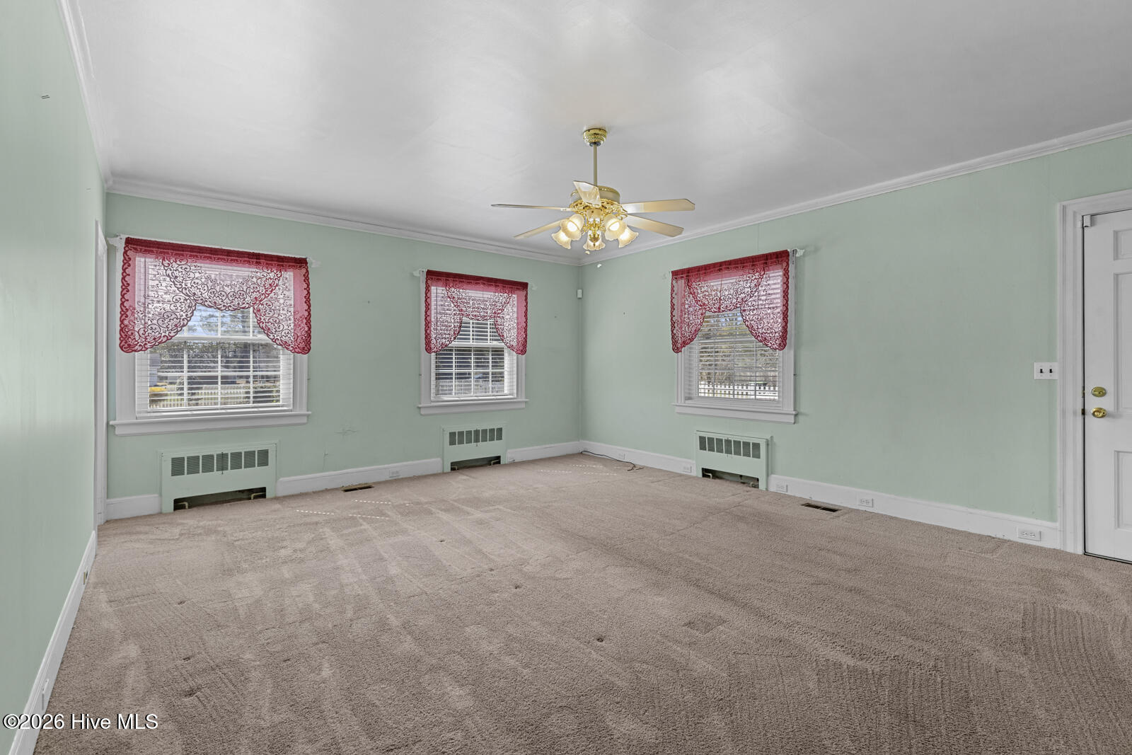 100557416 | Photo 44