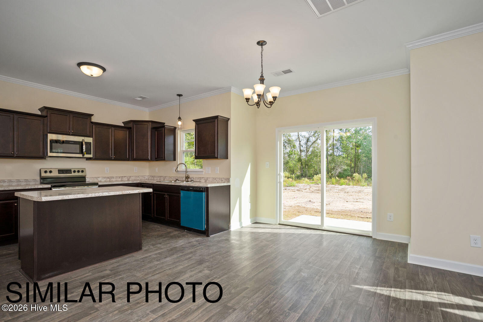 100566502 | Photo 15