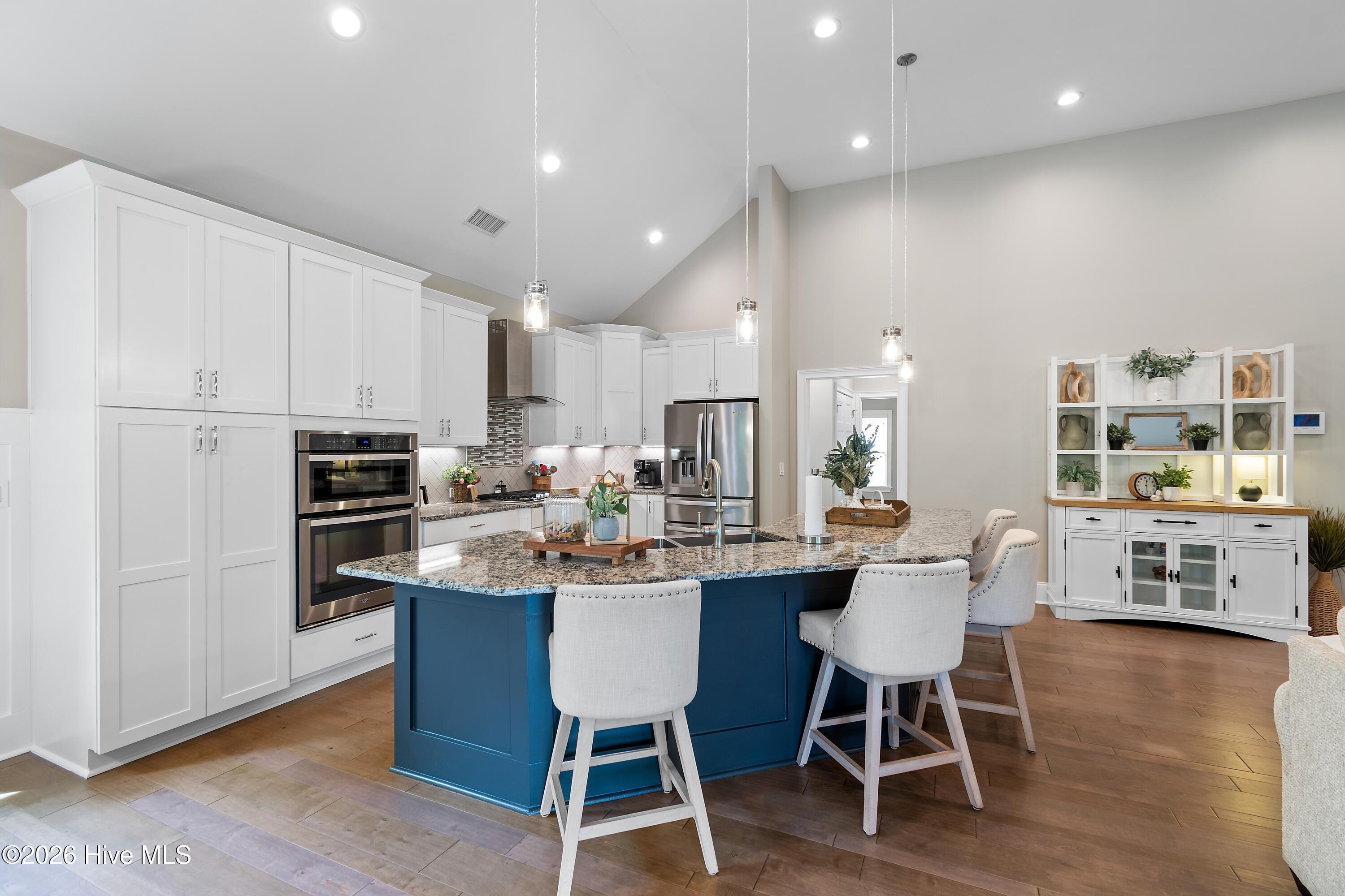 100565384 | Photo 15