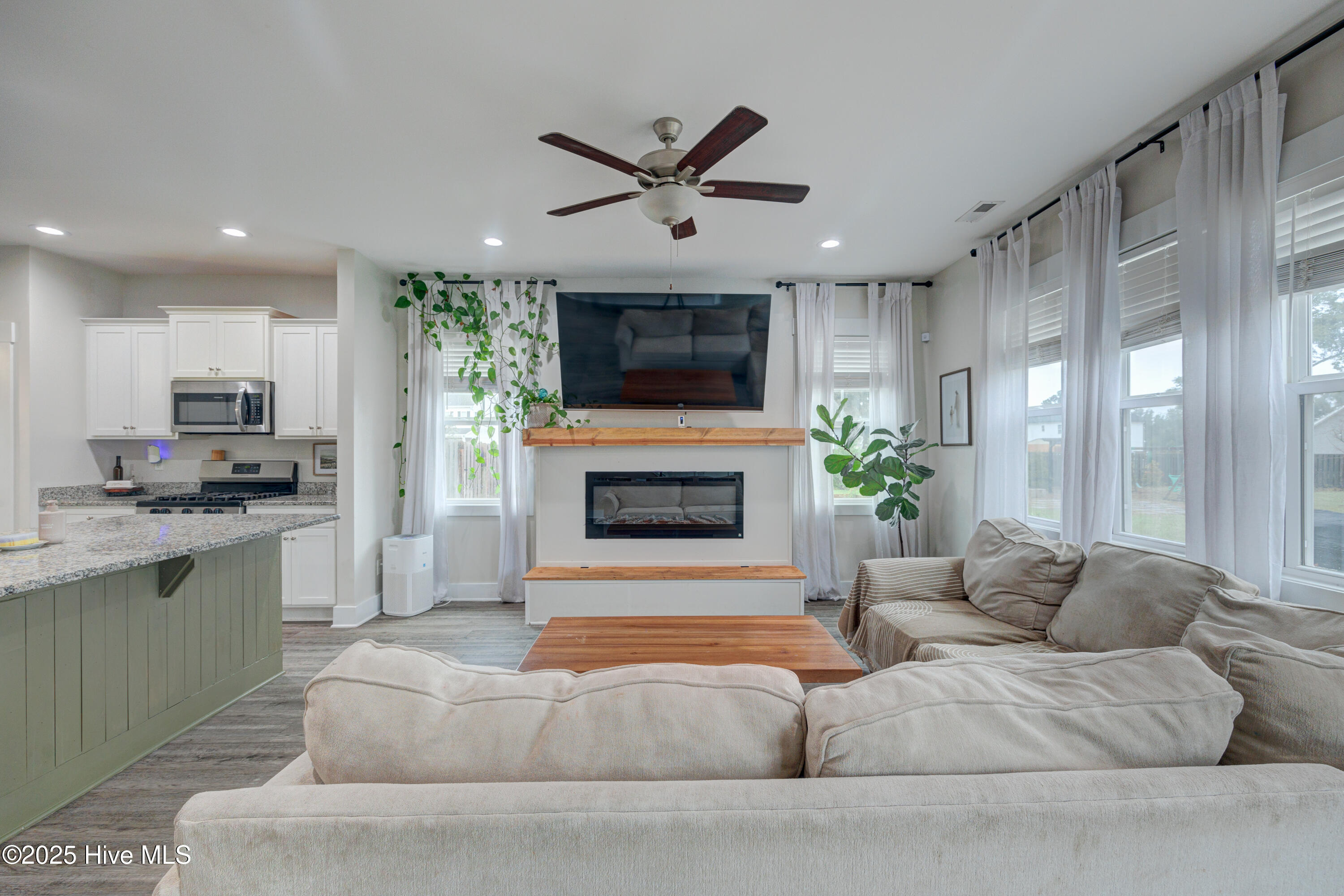 100534229 | Photo 24