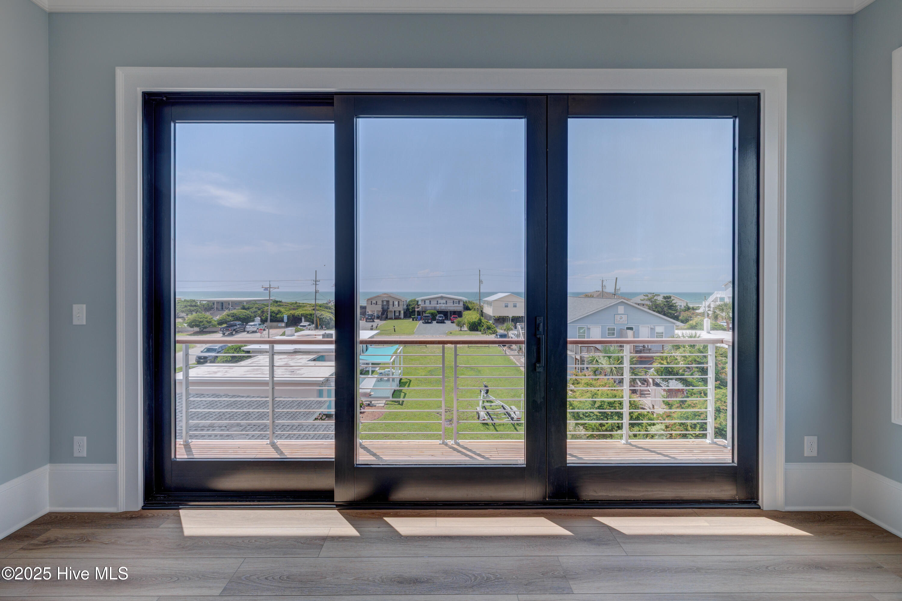 100519024 | Photo 30