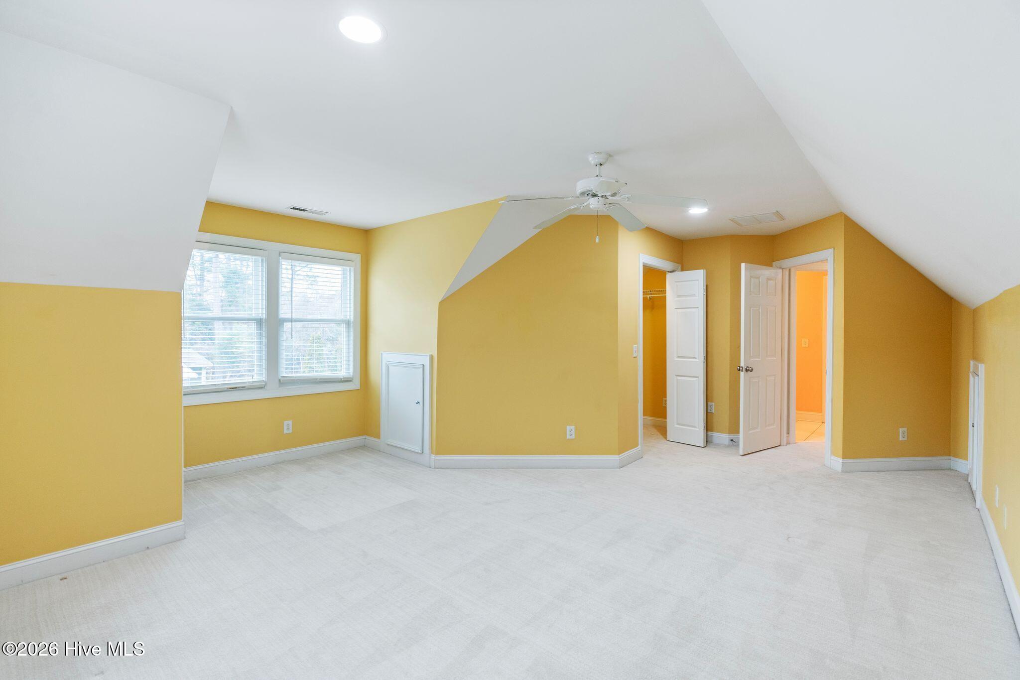 100552606 | Photo 32