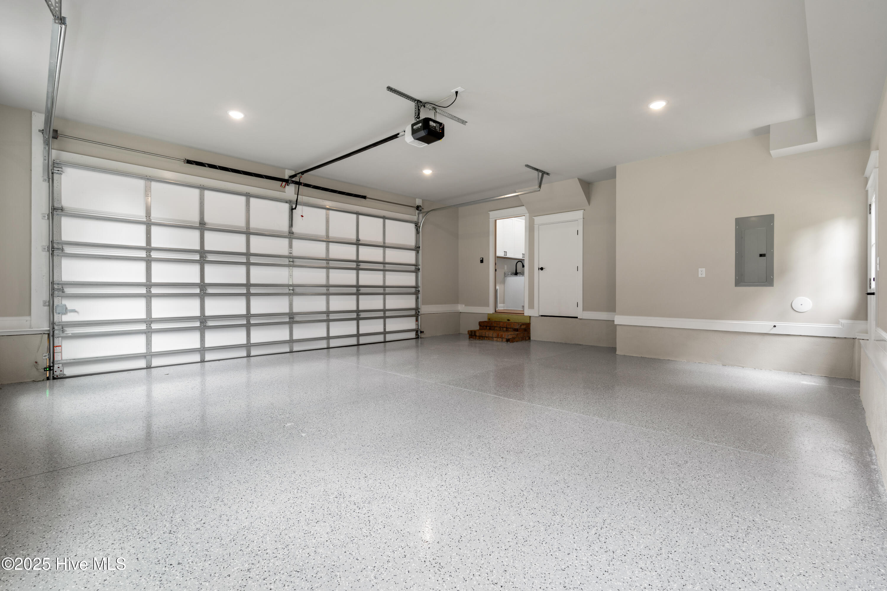 100485467 | Photo 32