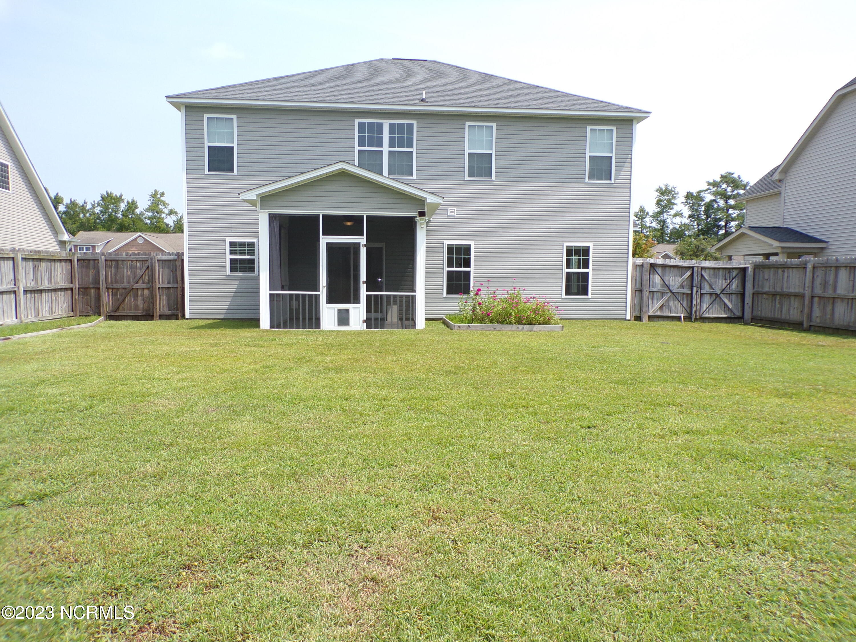 100559579 | Photo 64