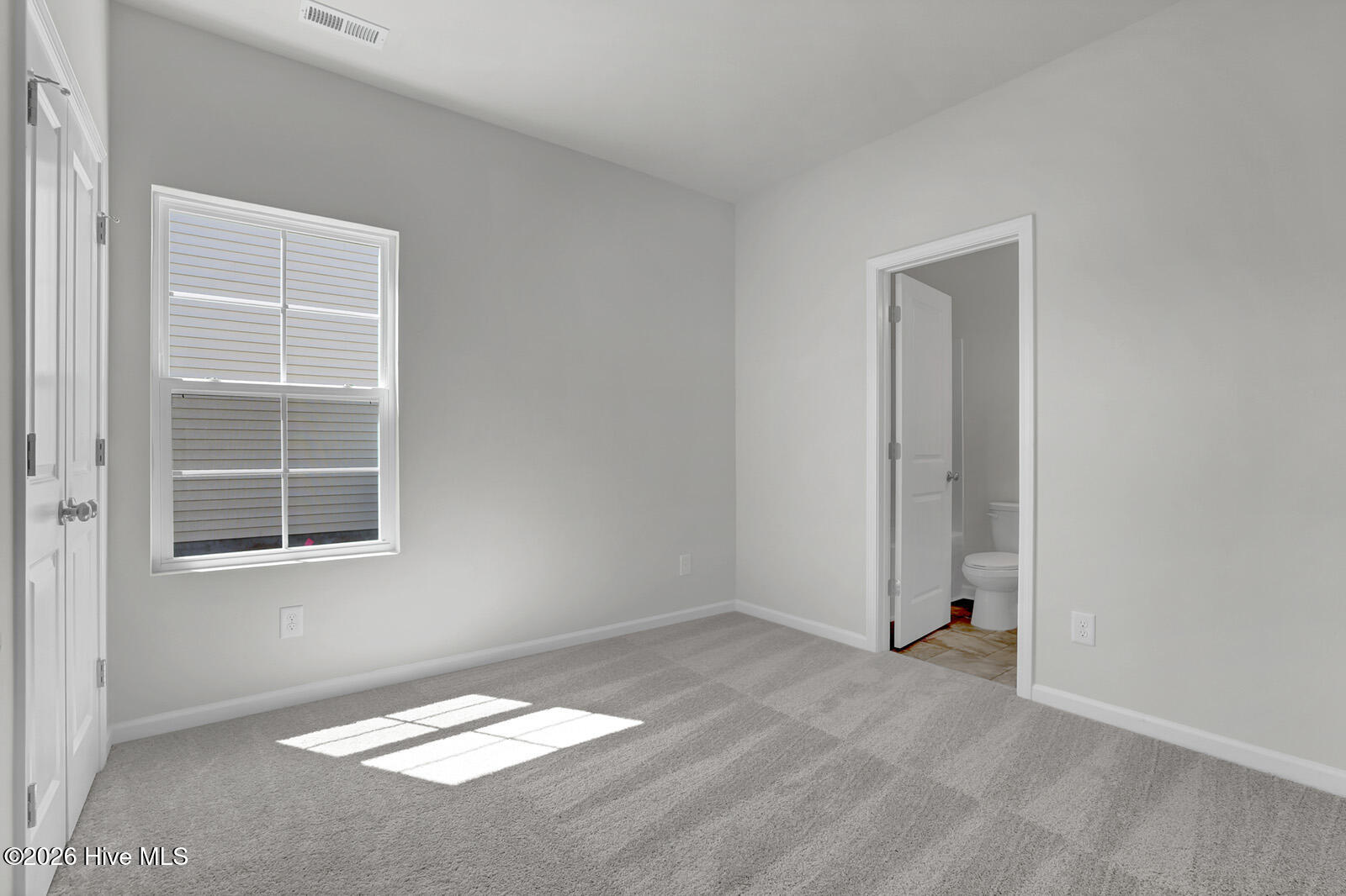 100550118 | Photo 16