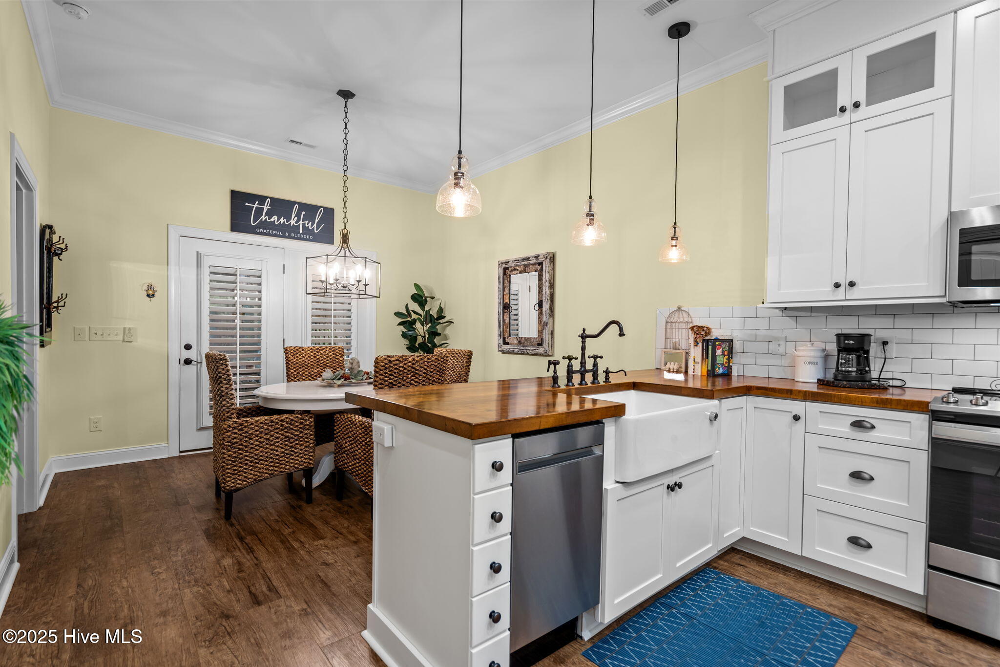 100524220 | Photo 23