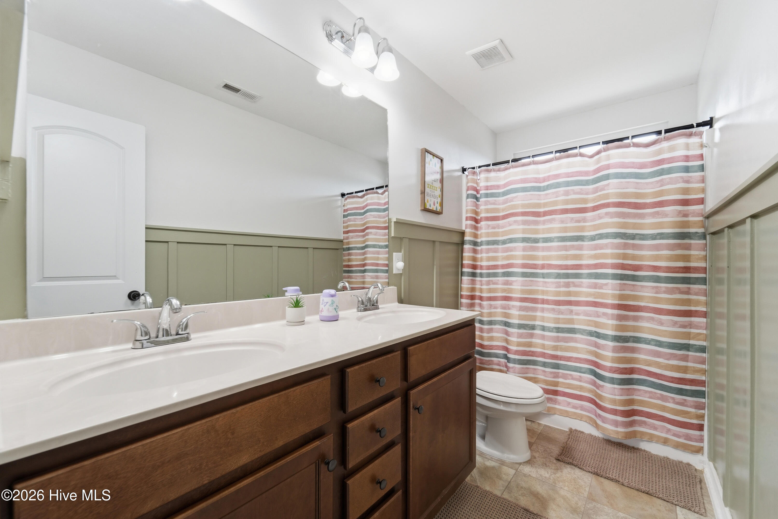 100560399 | Photo 12