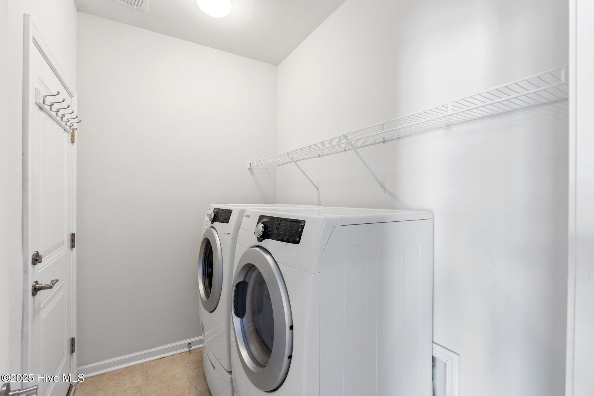 100517445 | Photo 22