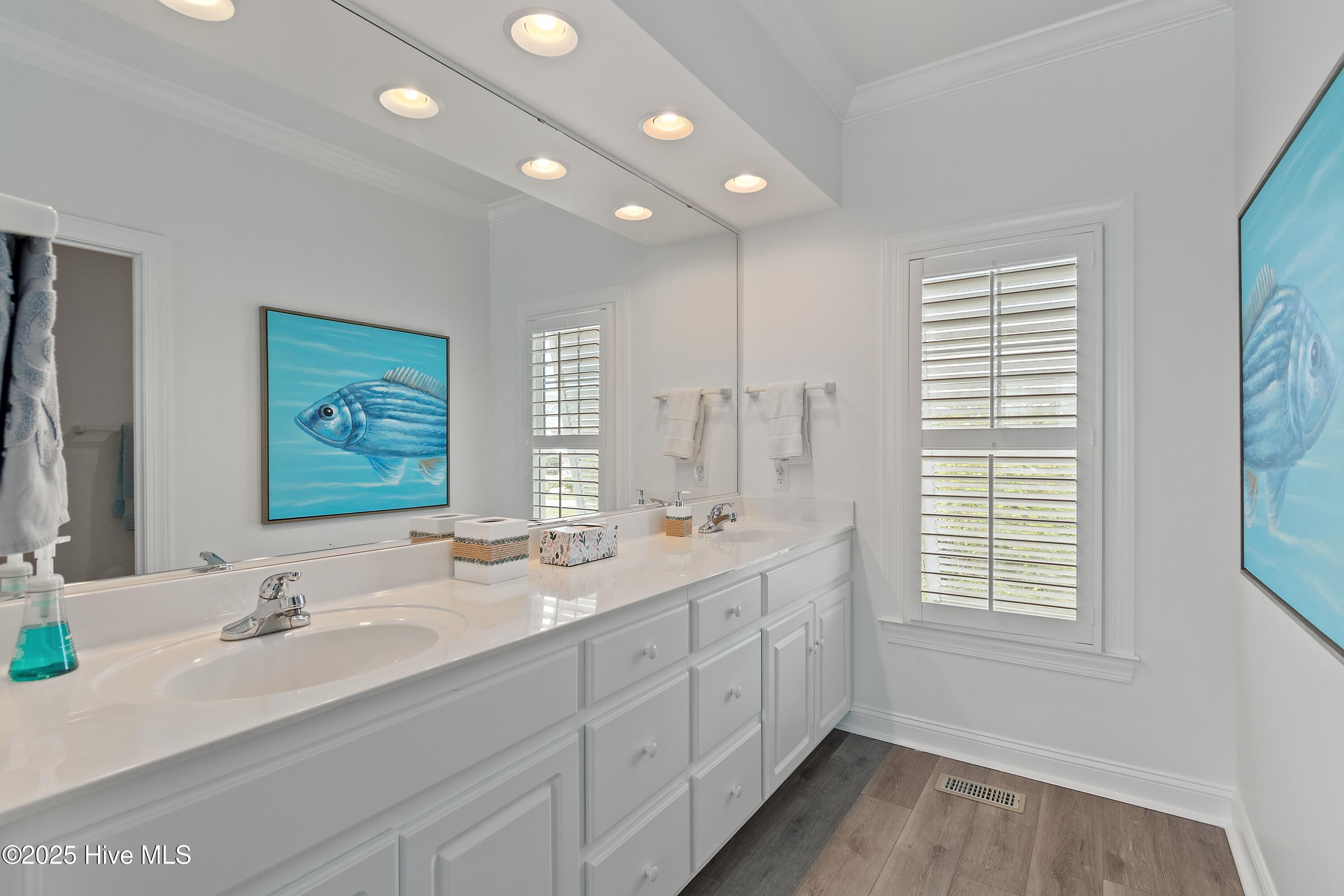 100536702 | Photo 79