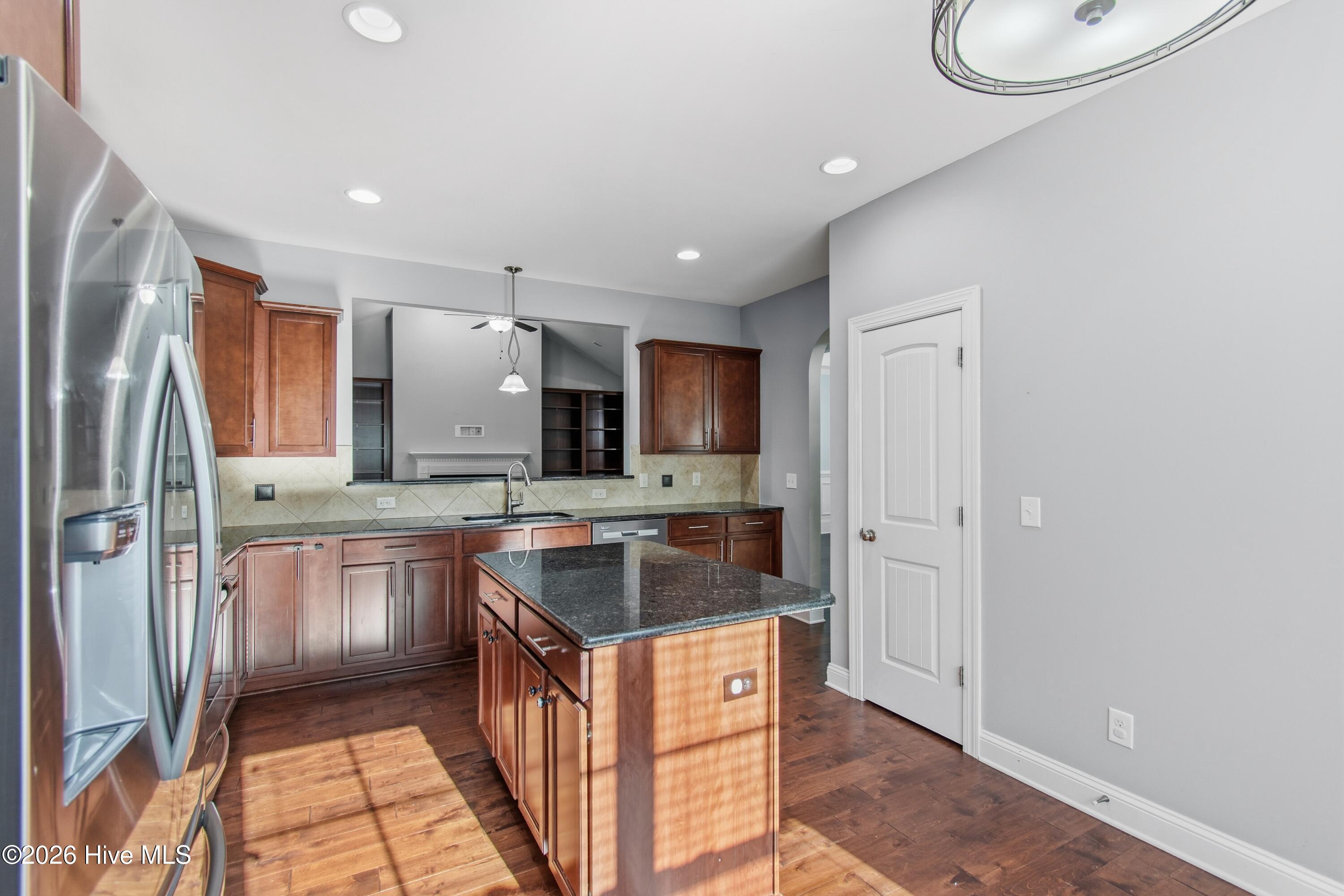 100549174 | Photo 19