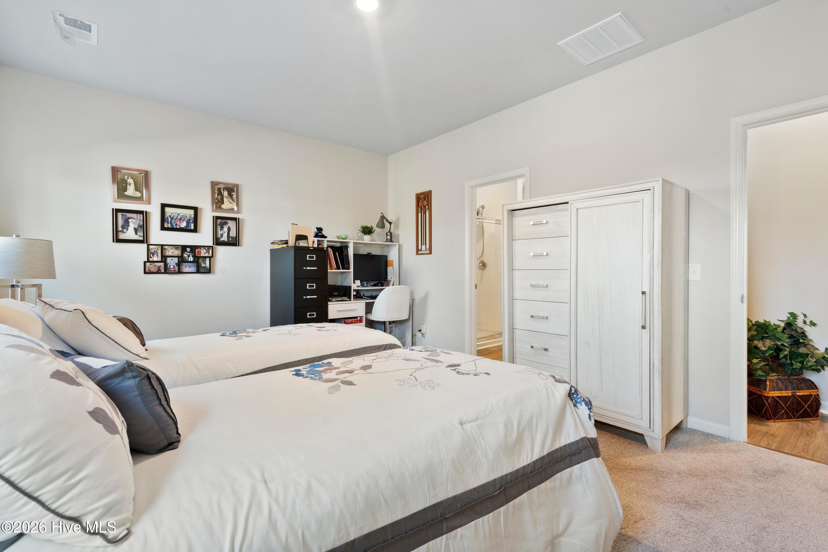 100550634 | Photo 33