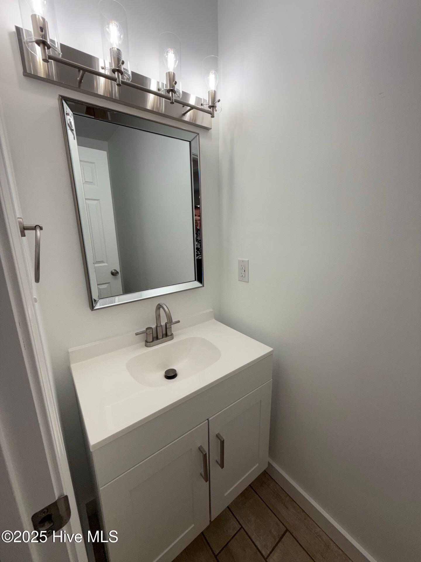 100541097 | Photo 11