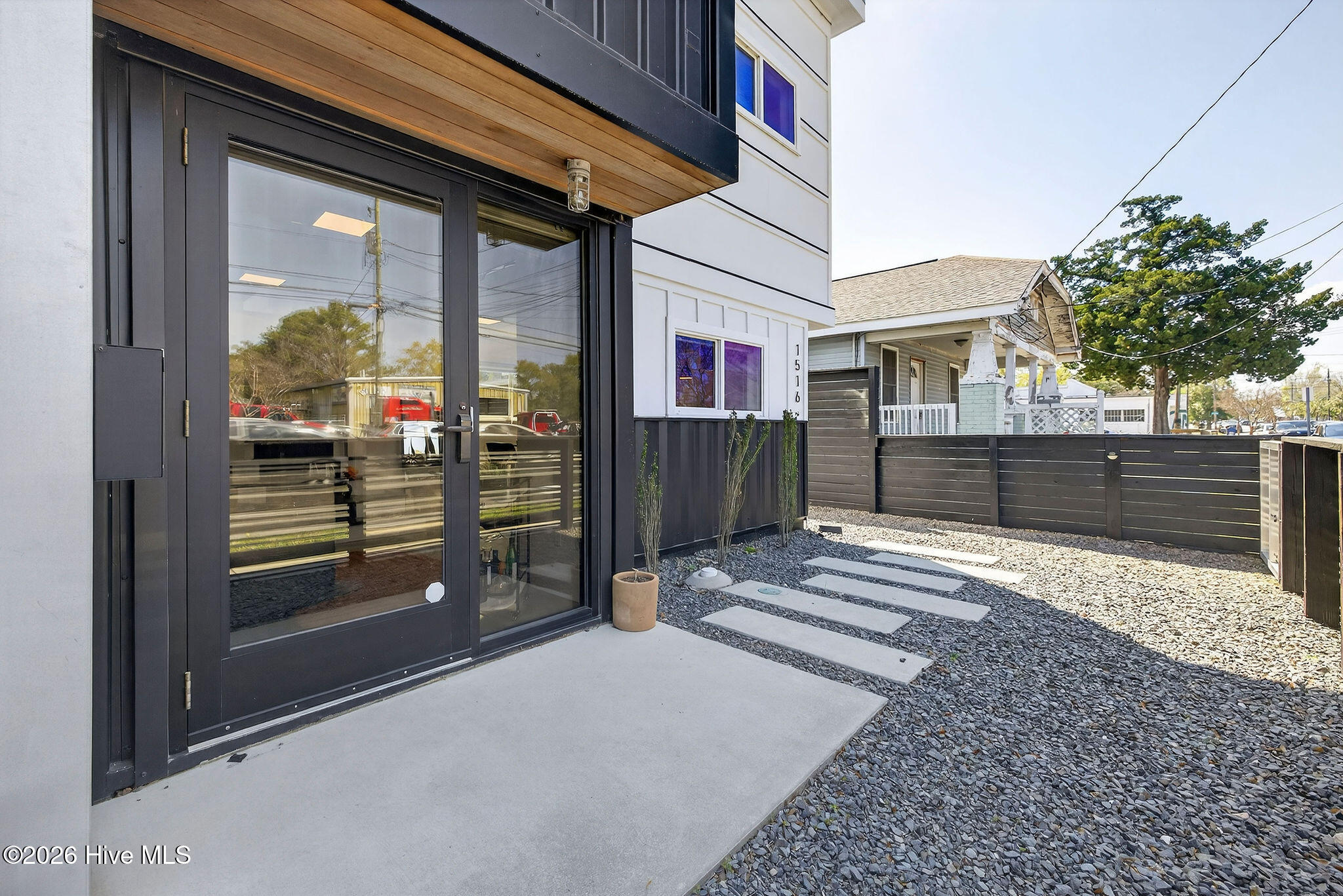 100563614 | Photo 37