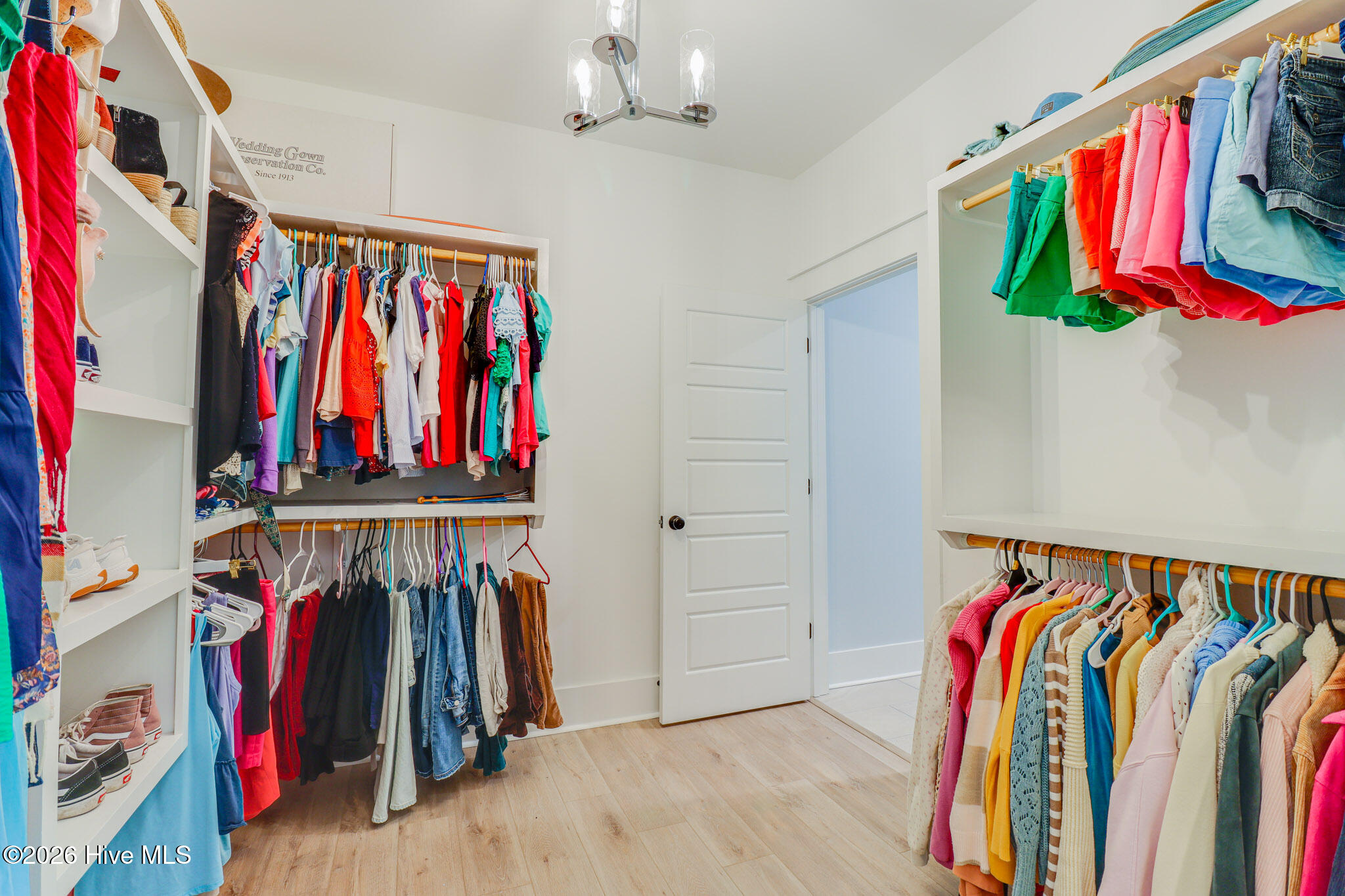 100540387 | Photo 28