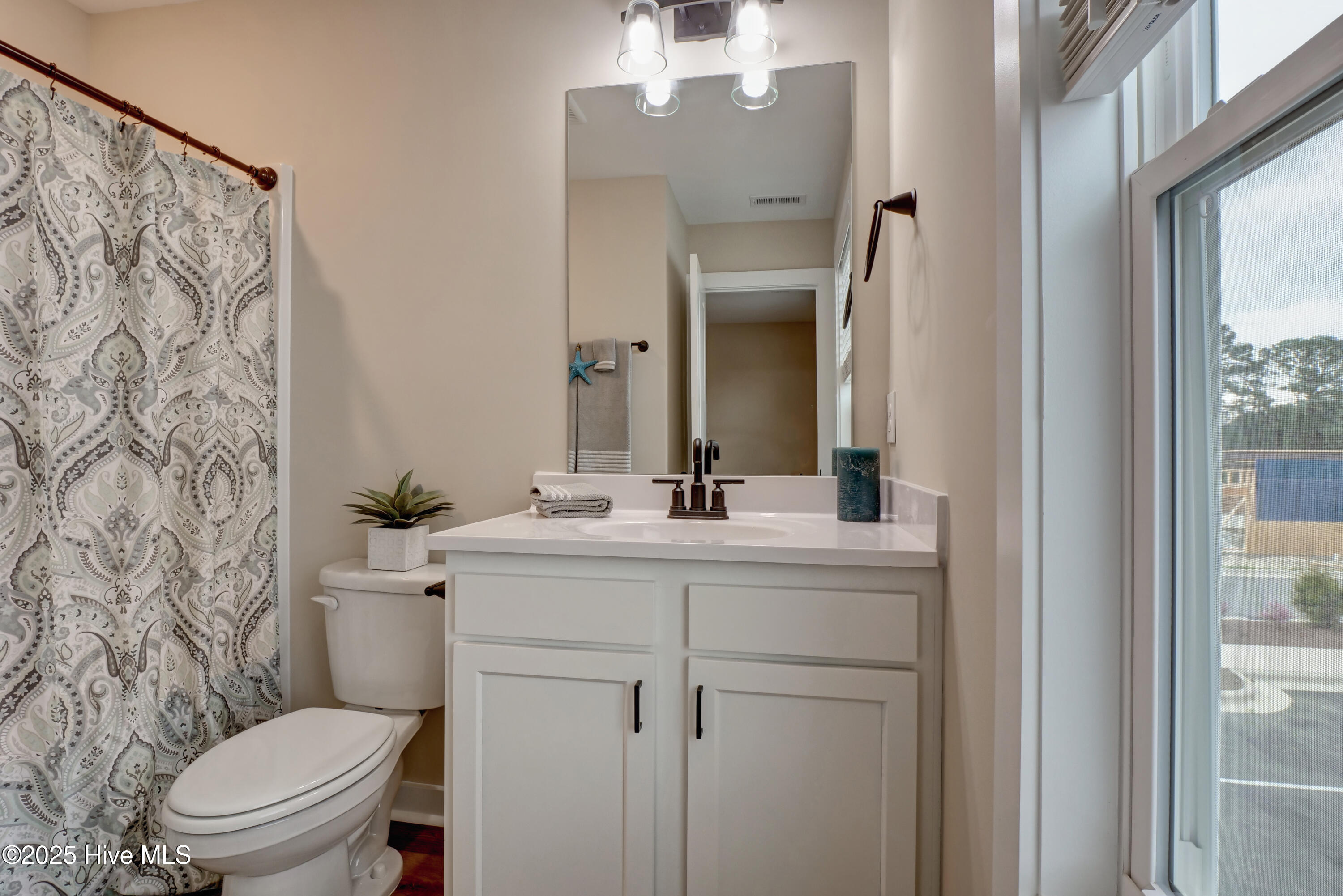 100539811 | Photo 14