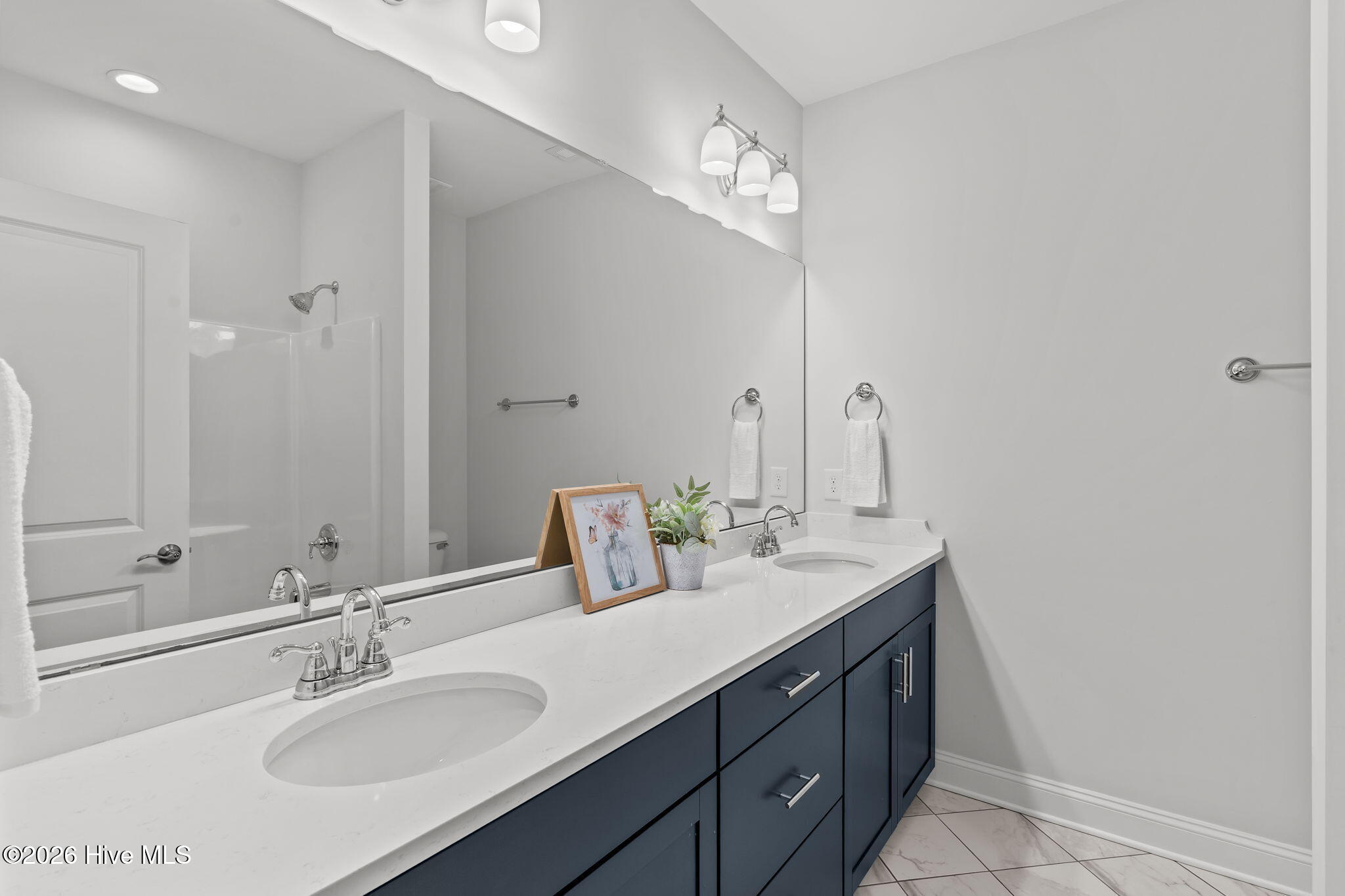 100548771 | Photo 31